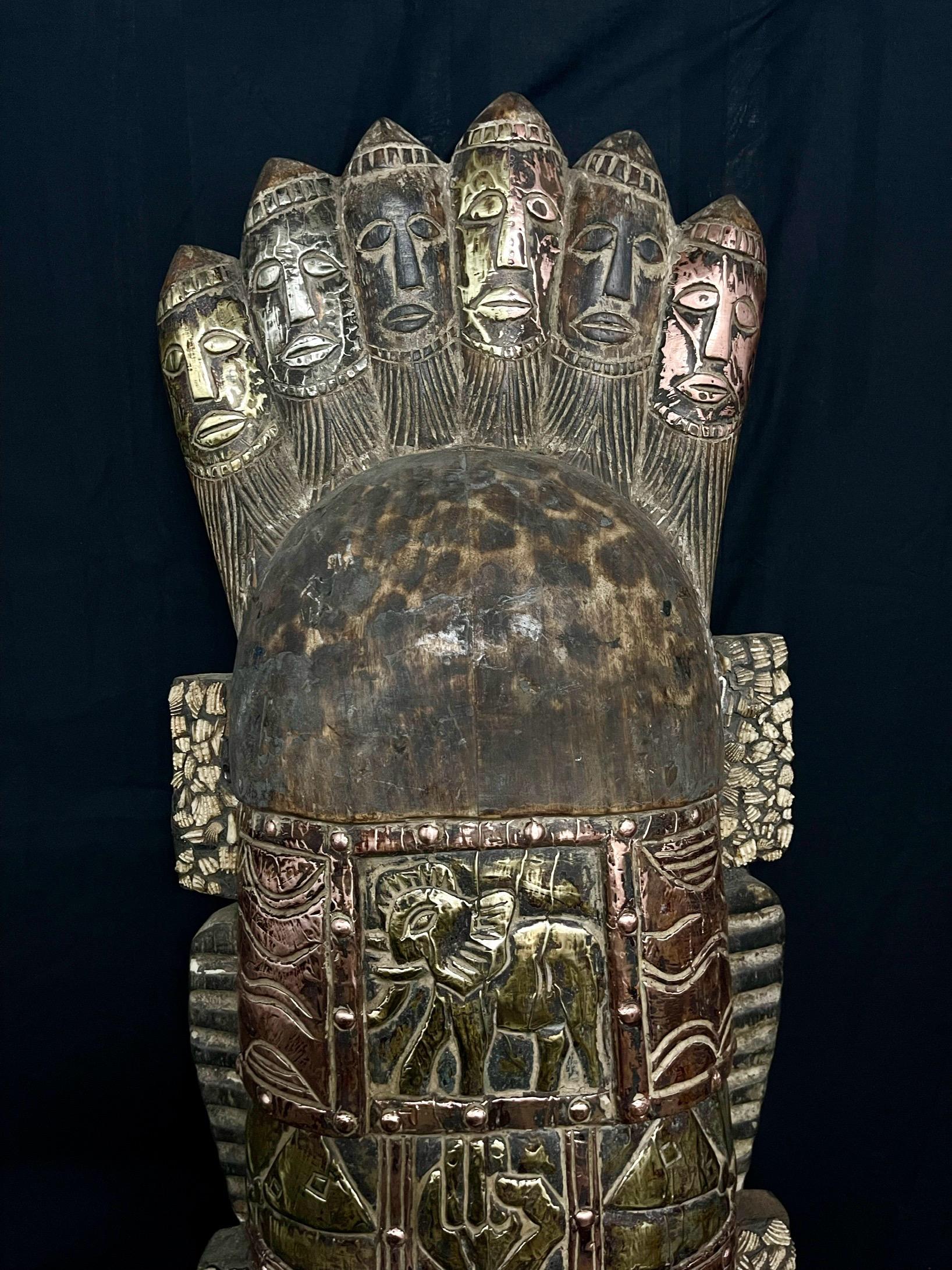 Grandes Máscaras Tribales Africanas de Teca Talladas a Mano Tallado a mano en venta
