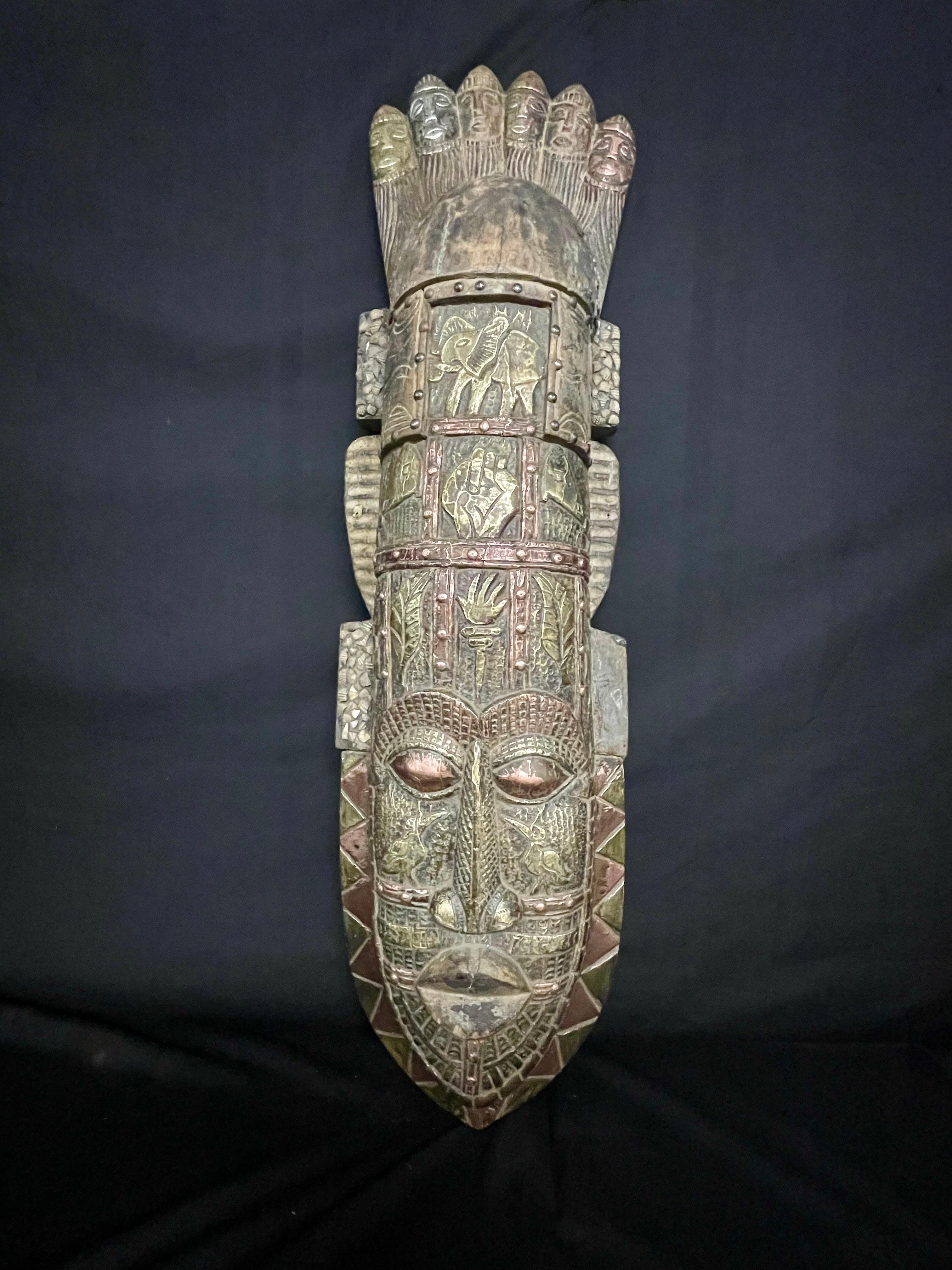 Máscaras tribales grandes de teca africana talladas a mano en Bueno estado para la venta en Southall, GB