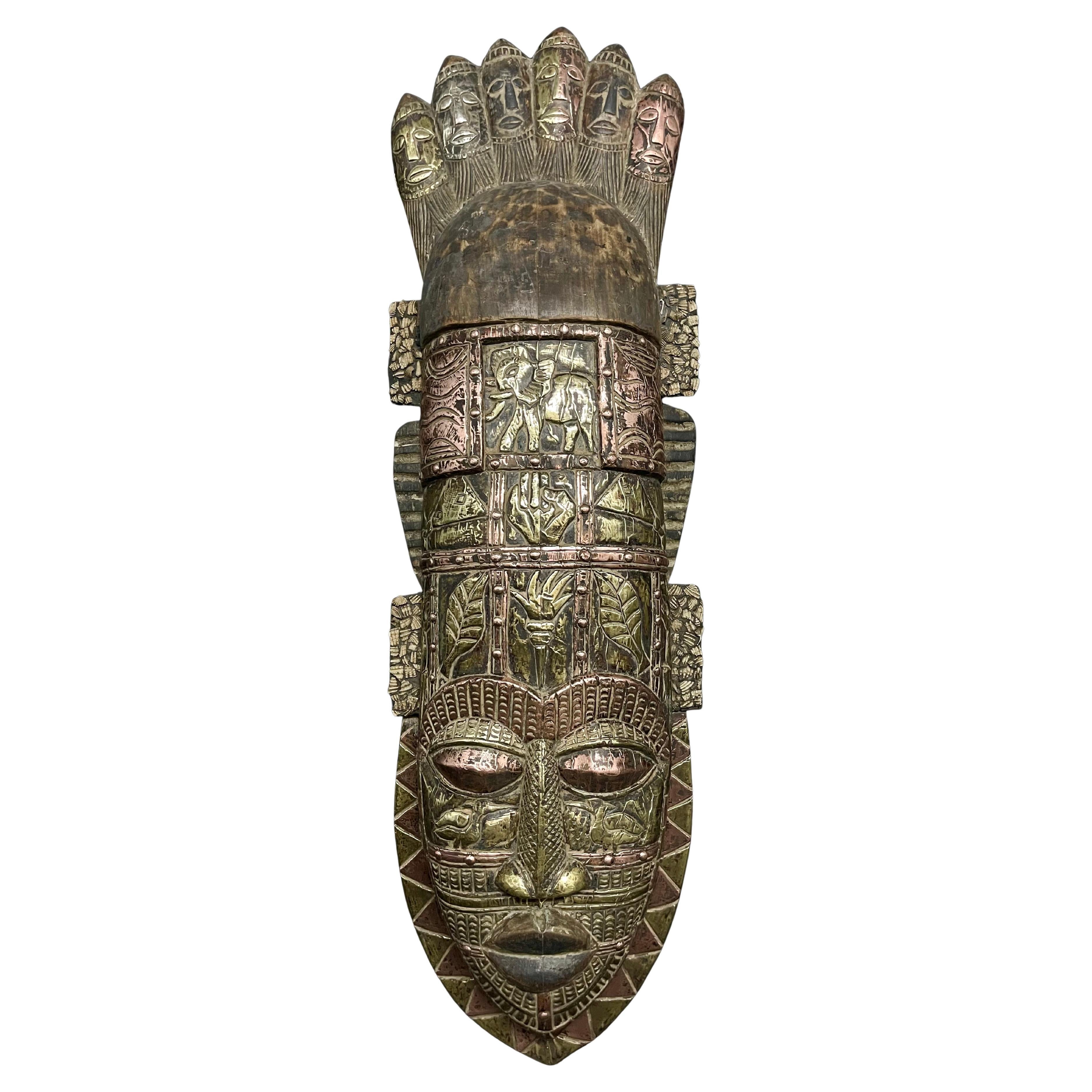 Grandes Máscaras Tribales Africanas de Teca Talladas a Mano en venta