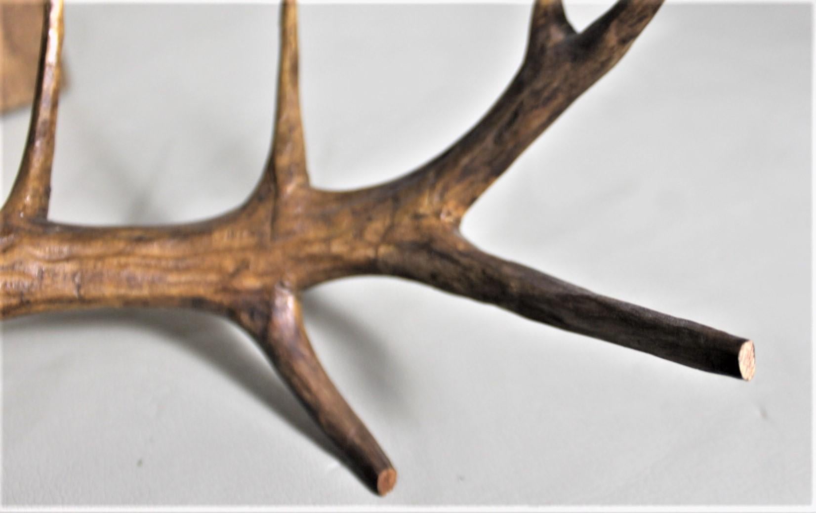 Grande sculpture de cerf cabré de la Forêt Noire sculptée à la main avec de grands bois de cerfs en vente 5