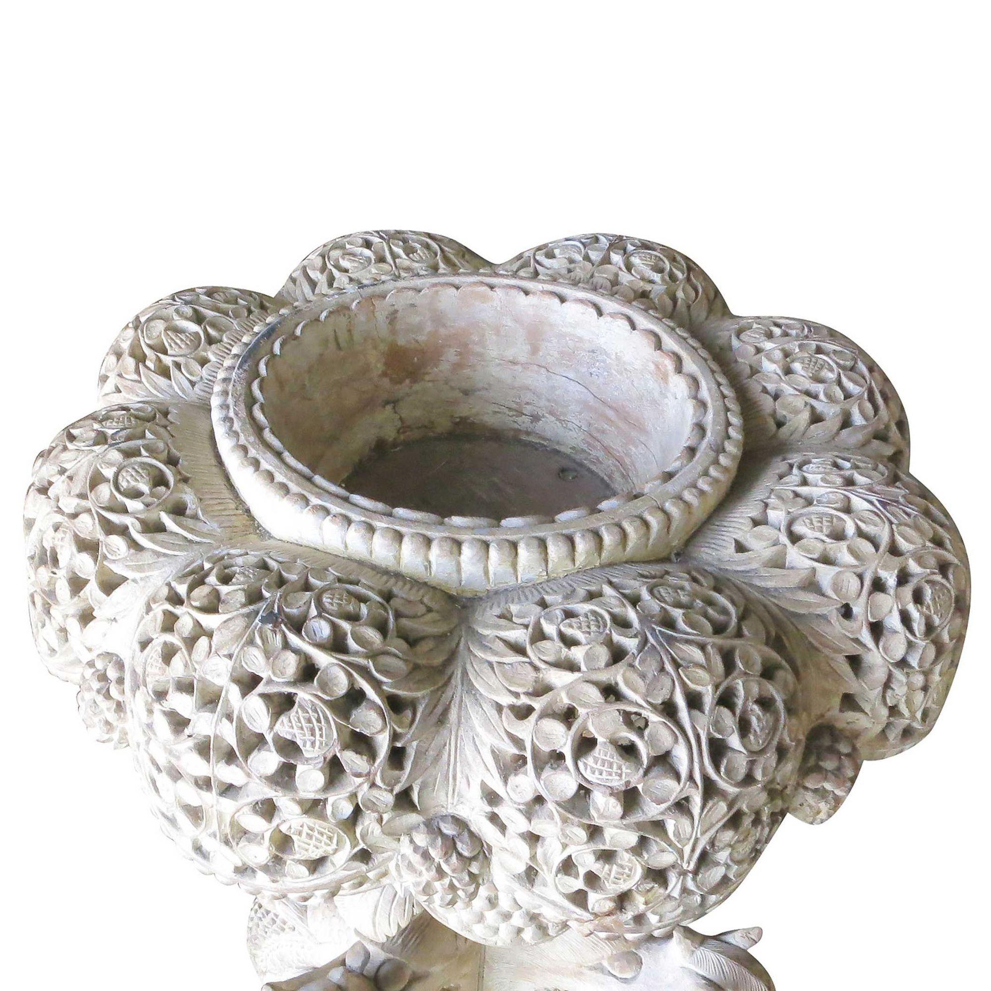 Birman Grande jardinière sur piédestal sculptée à la main avec dragon birman en vente