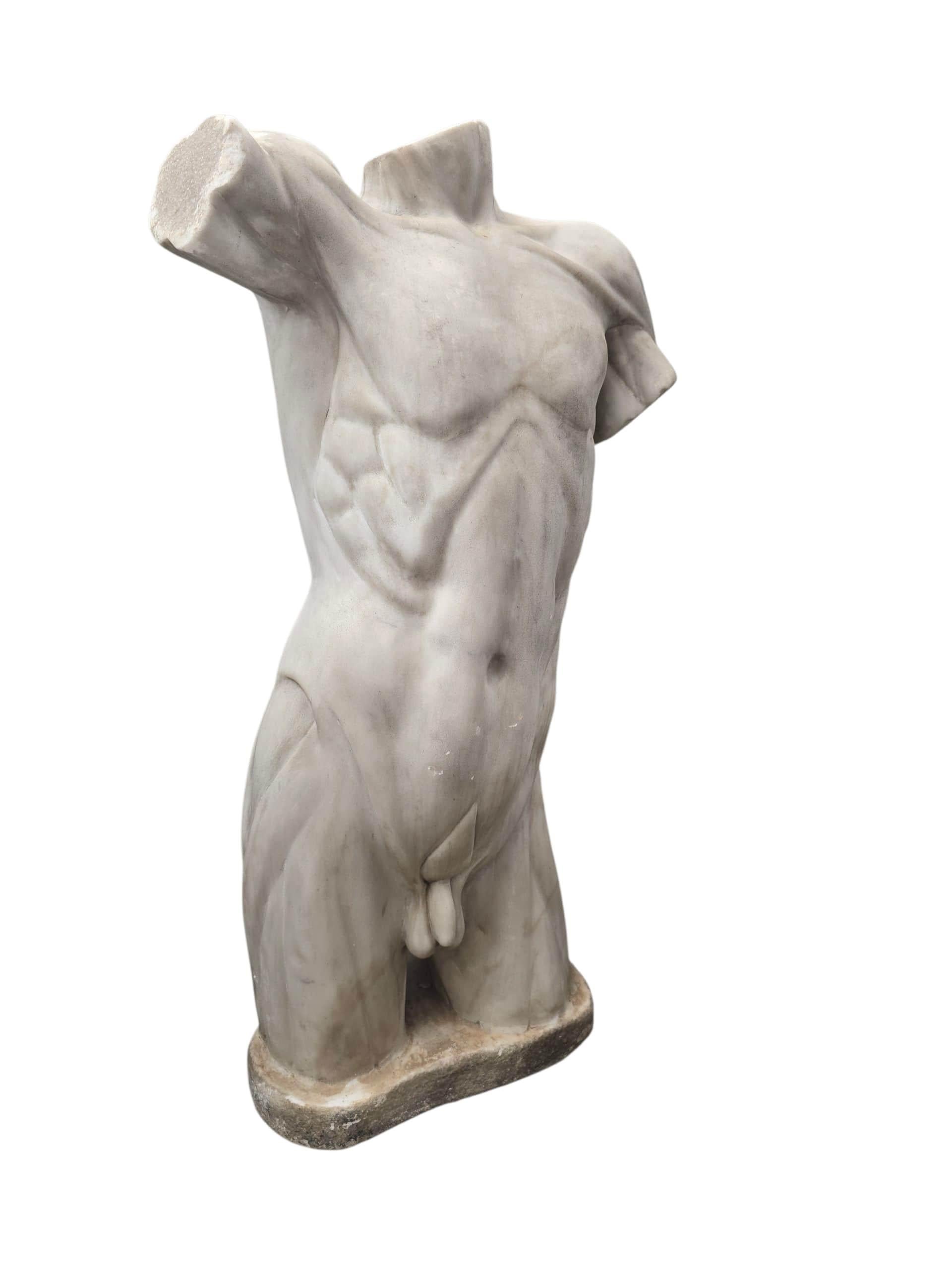 Große handgeschnitzte anatomische Büste aus Carrara-Marmor, Italien im Angebot 1