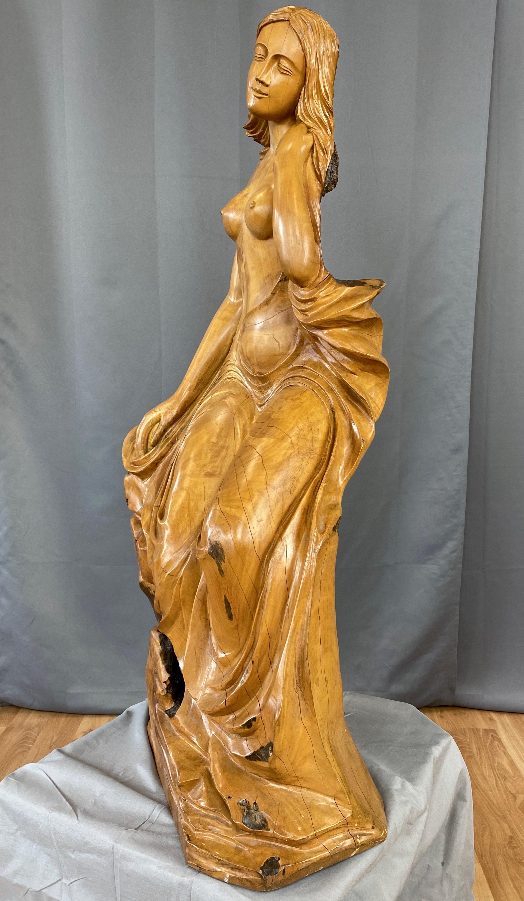 Große handgeschnitzte Zypressen-Kniefigurenskulptur nach Botticellis Venus, 1970er Jahre (Handgeschnitzt) im Angebot
