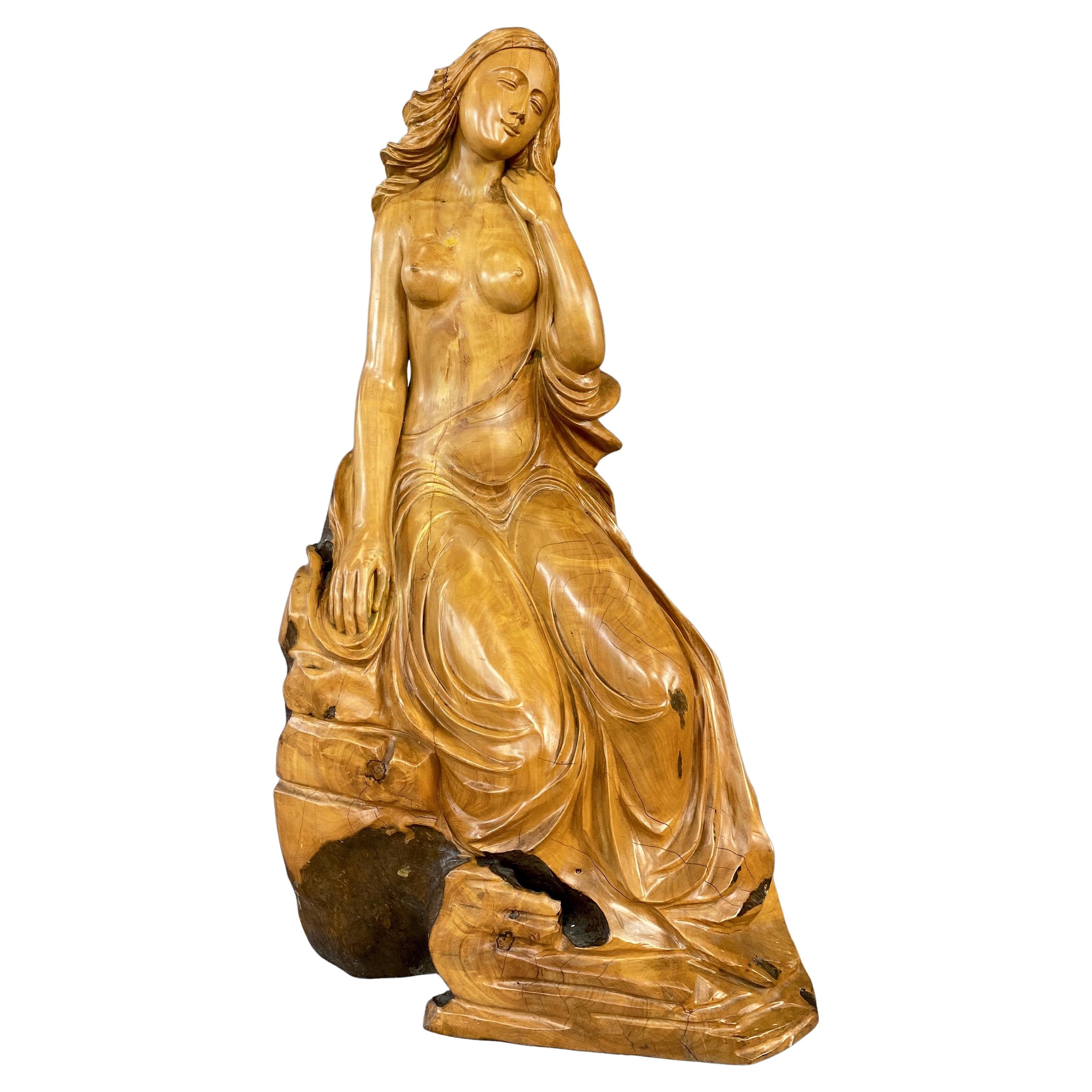 Große handgeschnitzte Zypressen-Kniefigurenskulptur nach Botticellis Venus, 1970er Jahre im Angebot