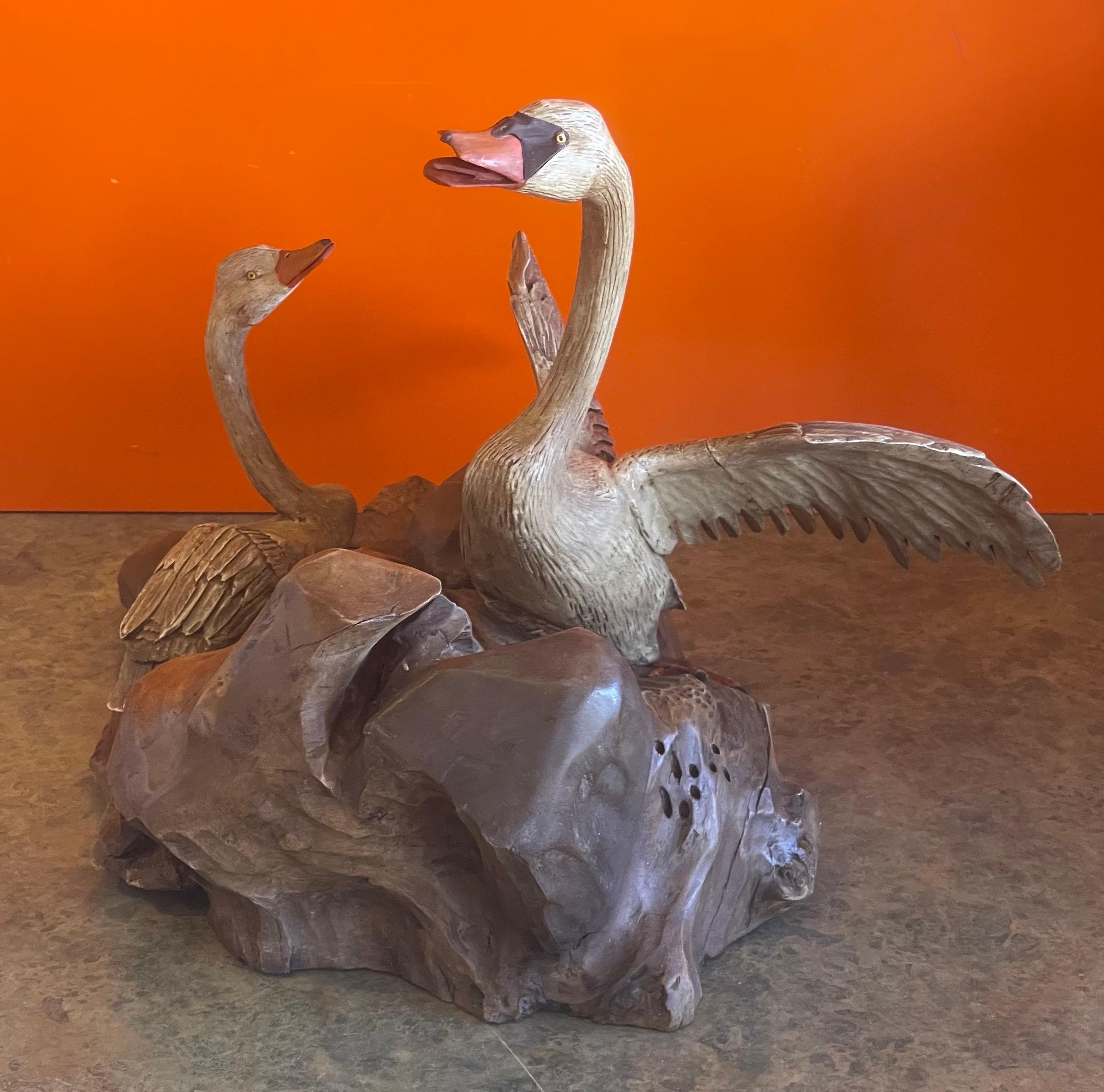 Peint à la main Grande sculpture de canard sculptée à la main par Miguel Ruelas en vente
