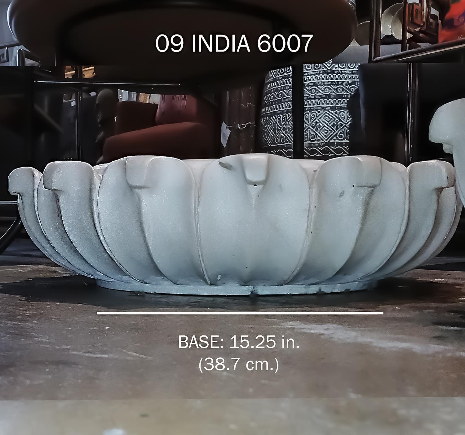 Große handgeschnitzte Marmorschale, Mitte des 20. Jahrhunderts im Angebot 6