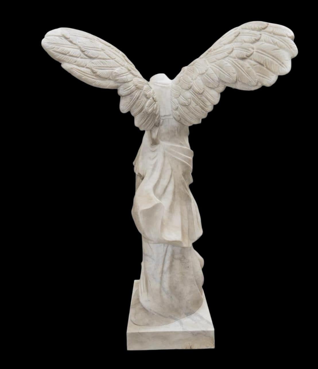 Gran escultura de mármol tallada a mano de Nike de Samotracia, 173 cm finales del siglo XX en venta