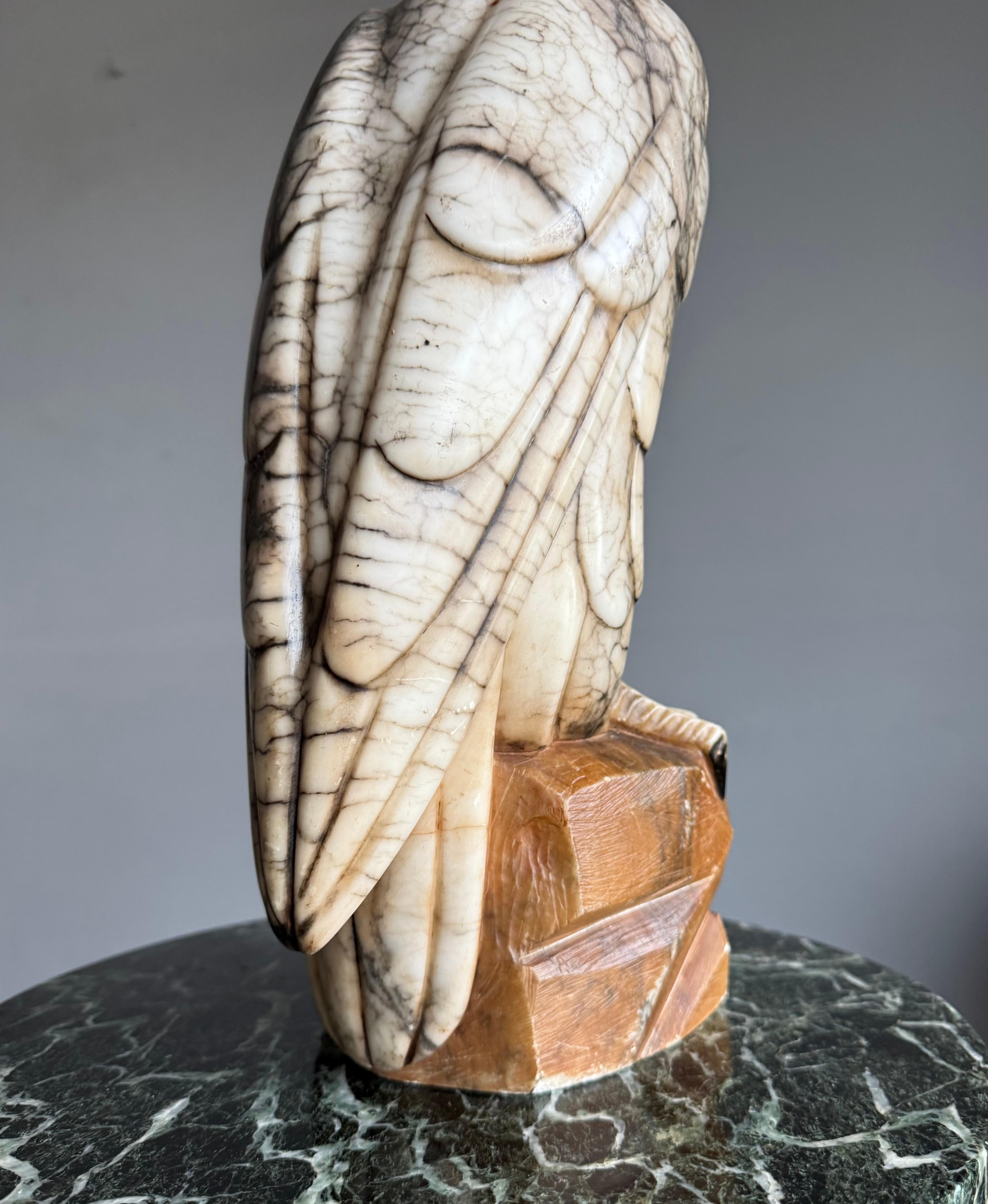Gran Escultura de Águila Calva Americana de Alabastro Tallada a Mano y Antigua Menta Estatua en venta 6