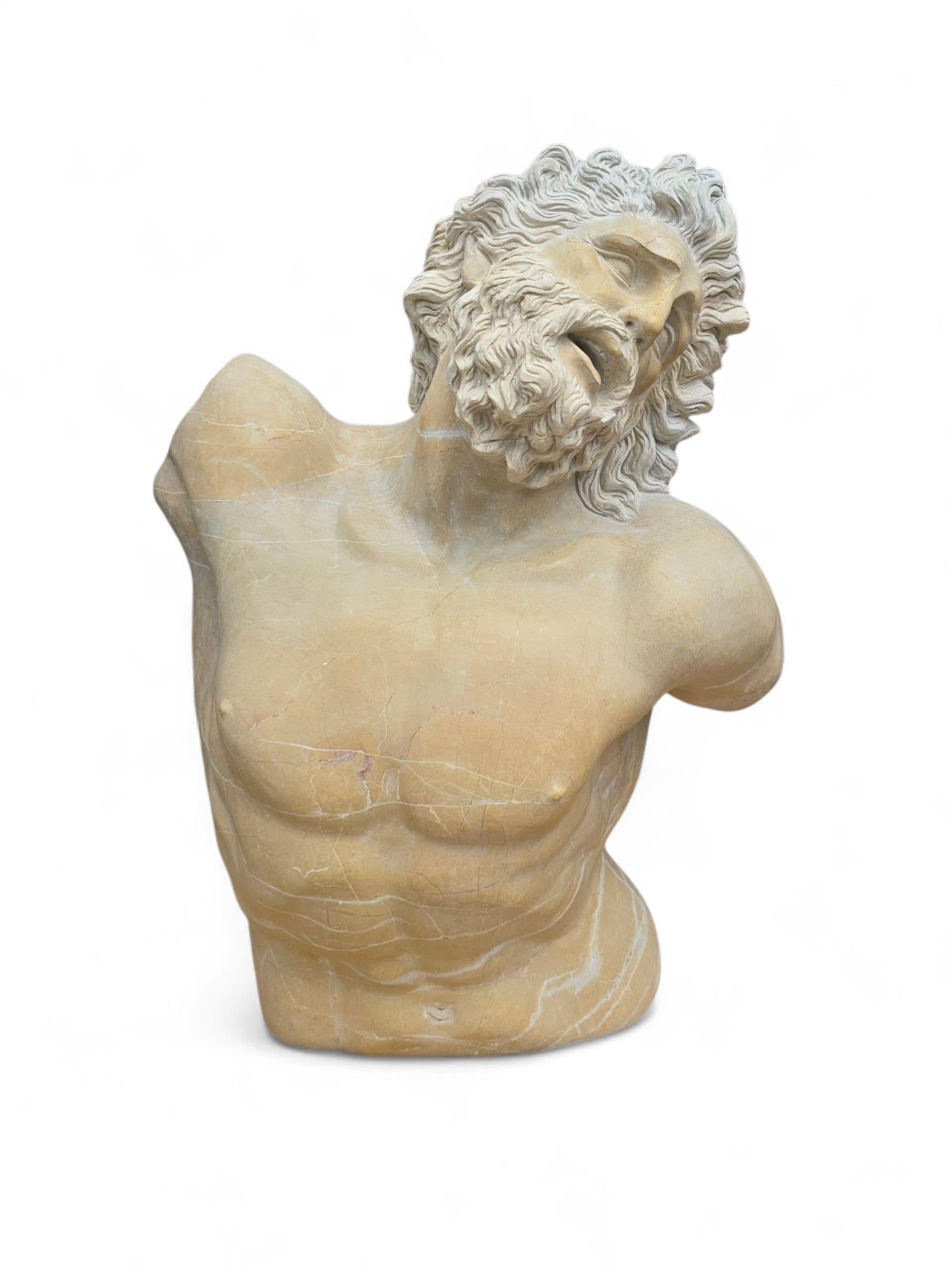 Grande torso di fauno in pietra naturale scolpito a mano, Italia, XX secolo in vendita 4