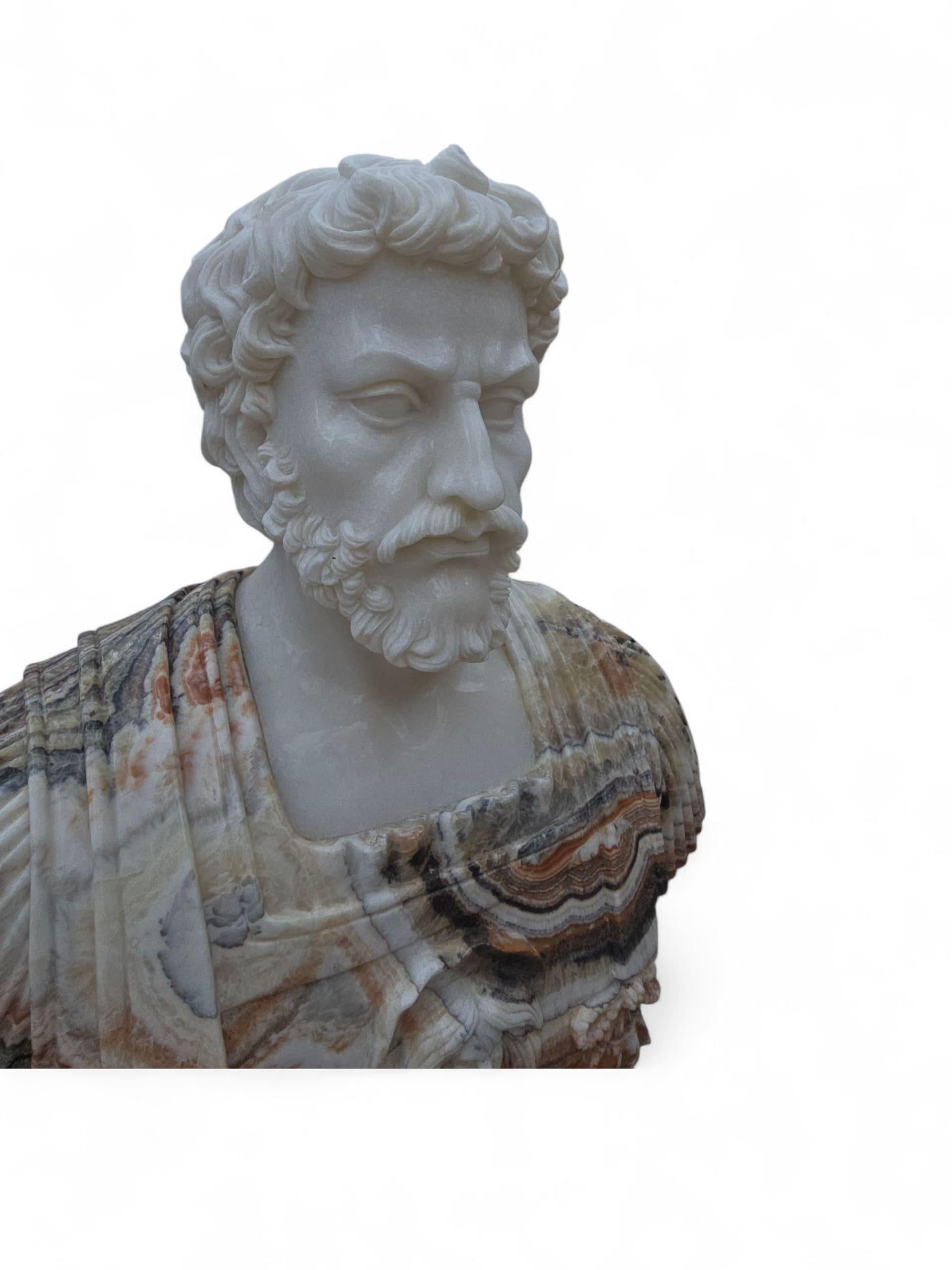 Gran busto de ónice y mármol tallado a mano de un emperador romano, Italia, S. XX finales del siglo XX en venta