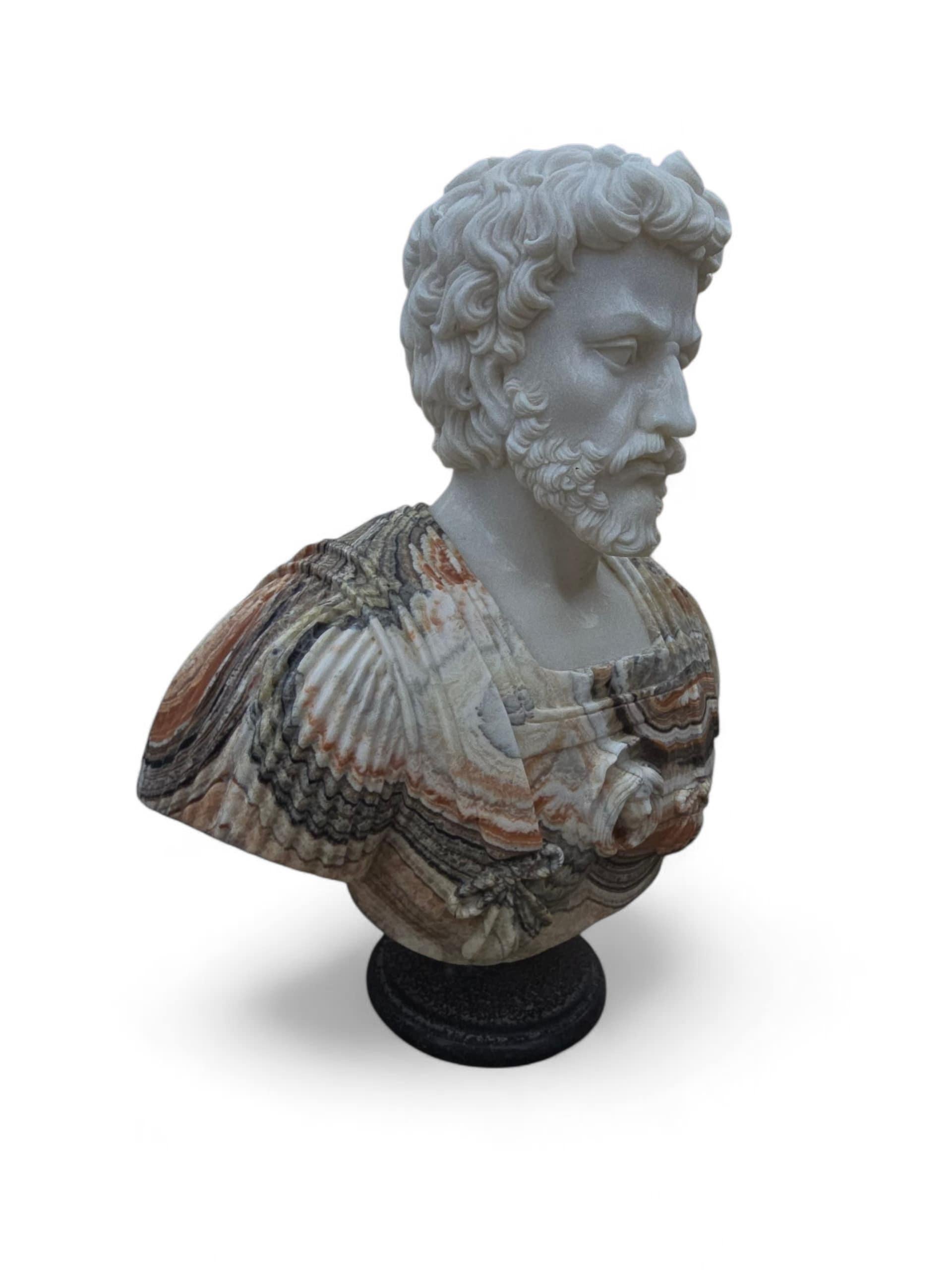 Gran busto de ónice y mármol tallado a mano de un emperador romano, Italia, S. XX en venta 4