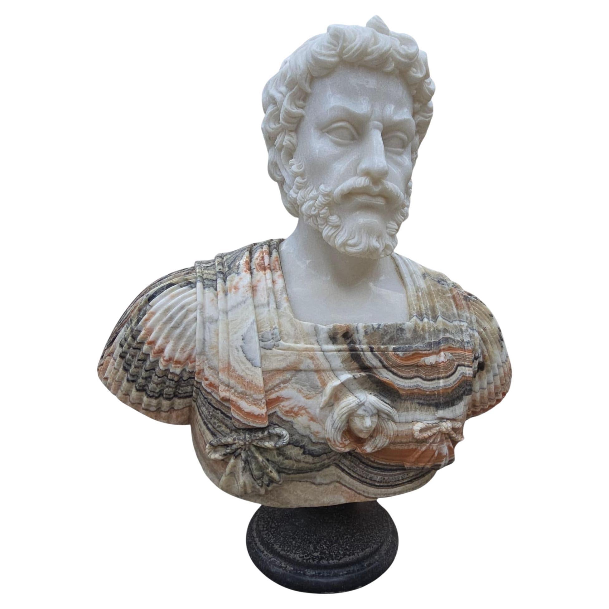 Gran busto de ónice y mármol tallado a mano de un emperador romano, Italia, S. XX en venta