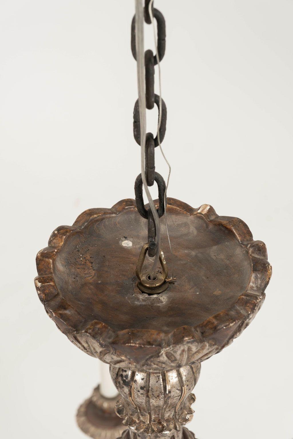 Grande lampadario intagliato a mano in argento dorato in vendita 4