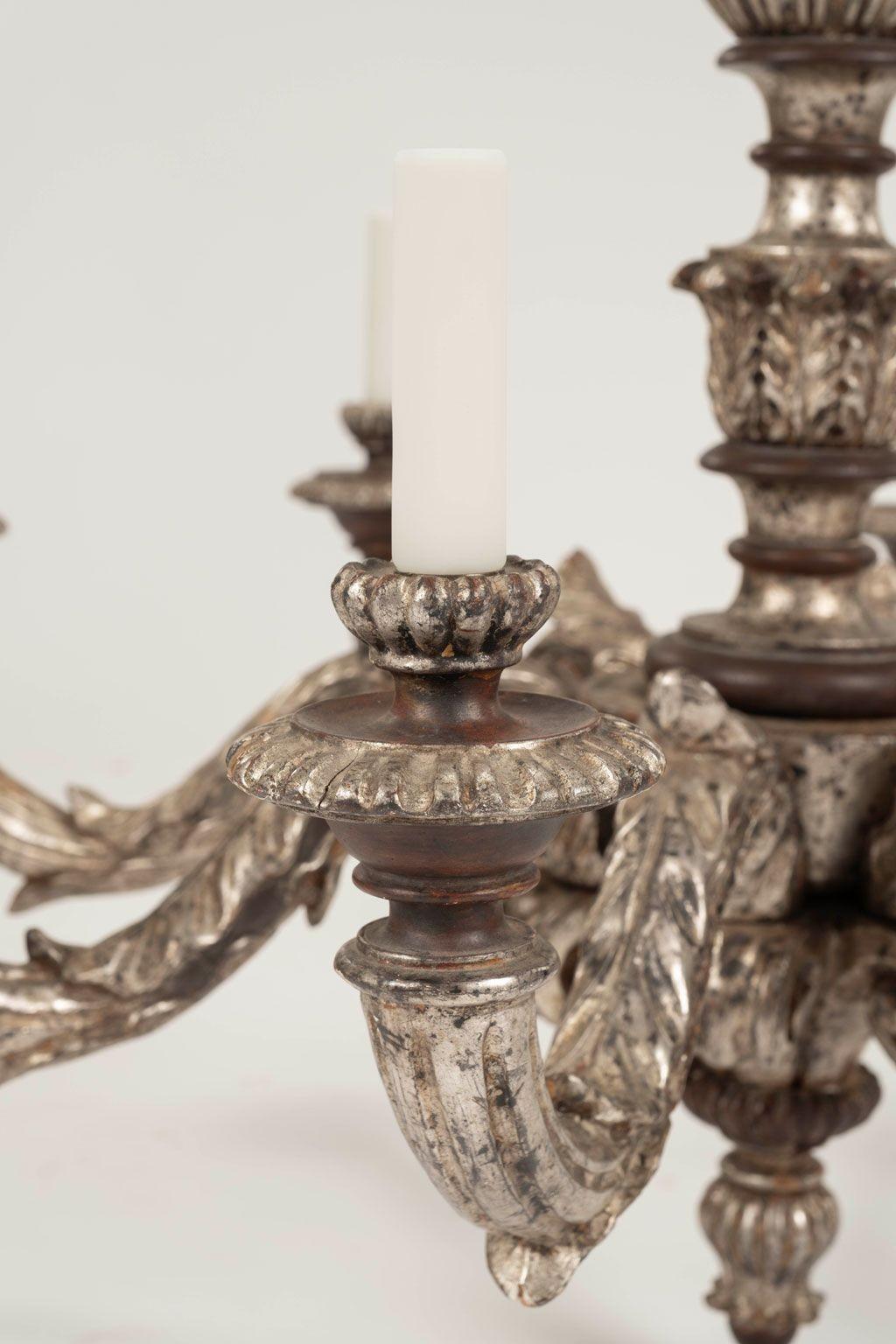 Stile provenzale Grande lampadario intagliato a mano in argento dorato in vendita