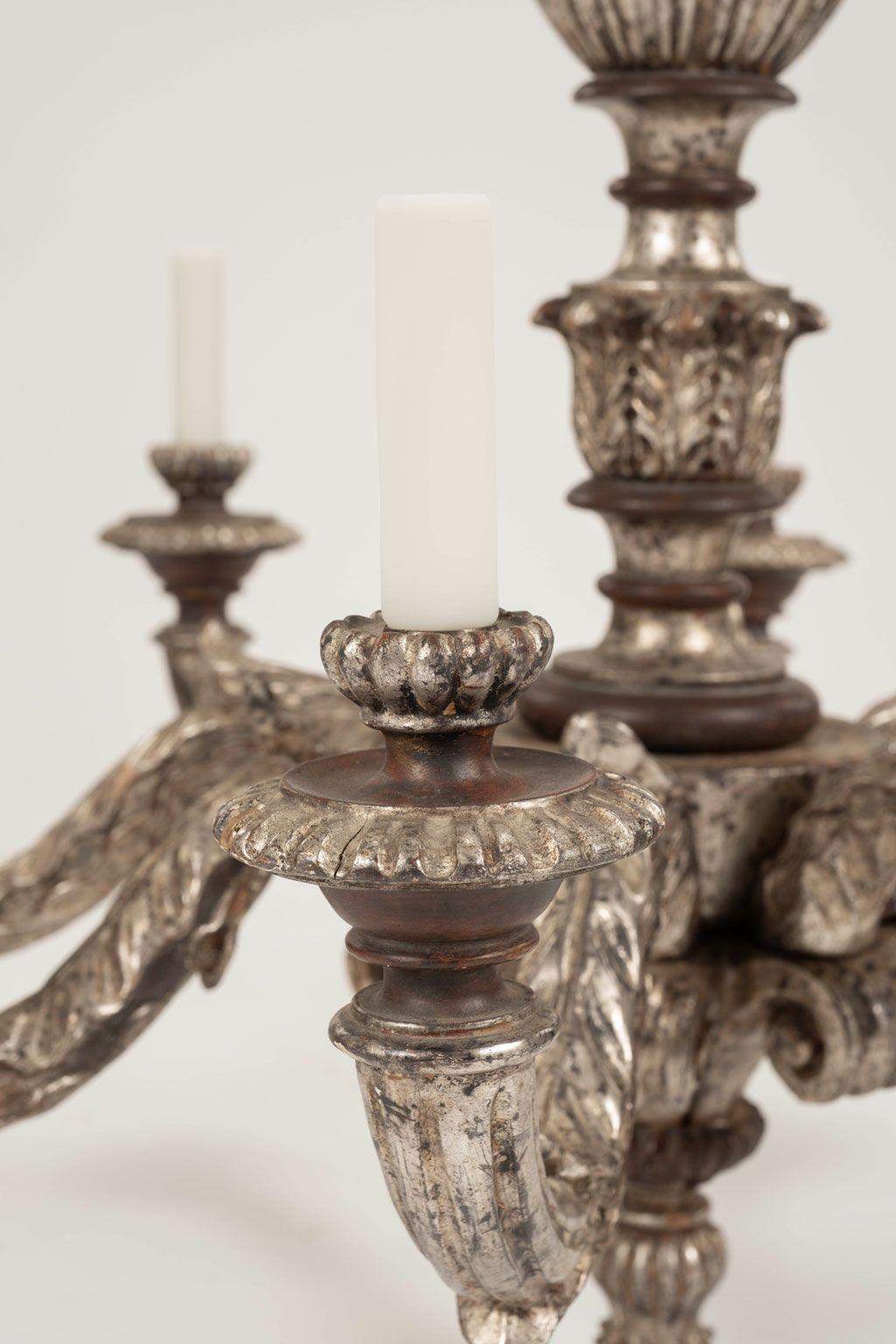 Grande lampadario intagliato a mano in argento dorato in vendita 1