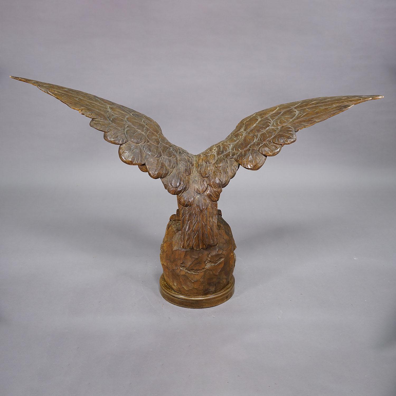 Gran estatua tallada a mano de un águila, Black Forest ca. 1900 en venta 5
