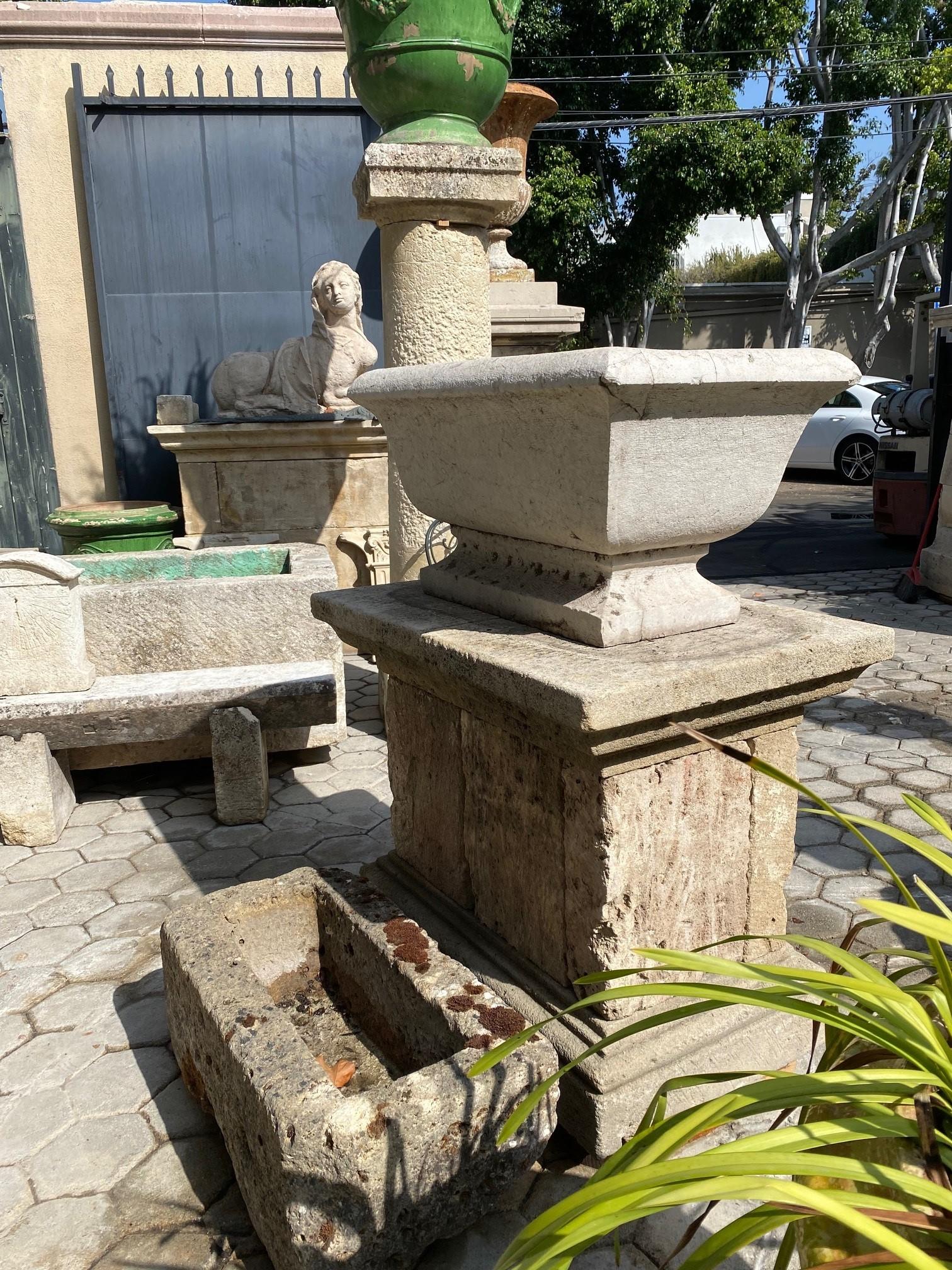 Jardinera de piedra tallada a mano muy grande Jardinera decorativa Urna Lavabo Antigüedades Piedra en venta