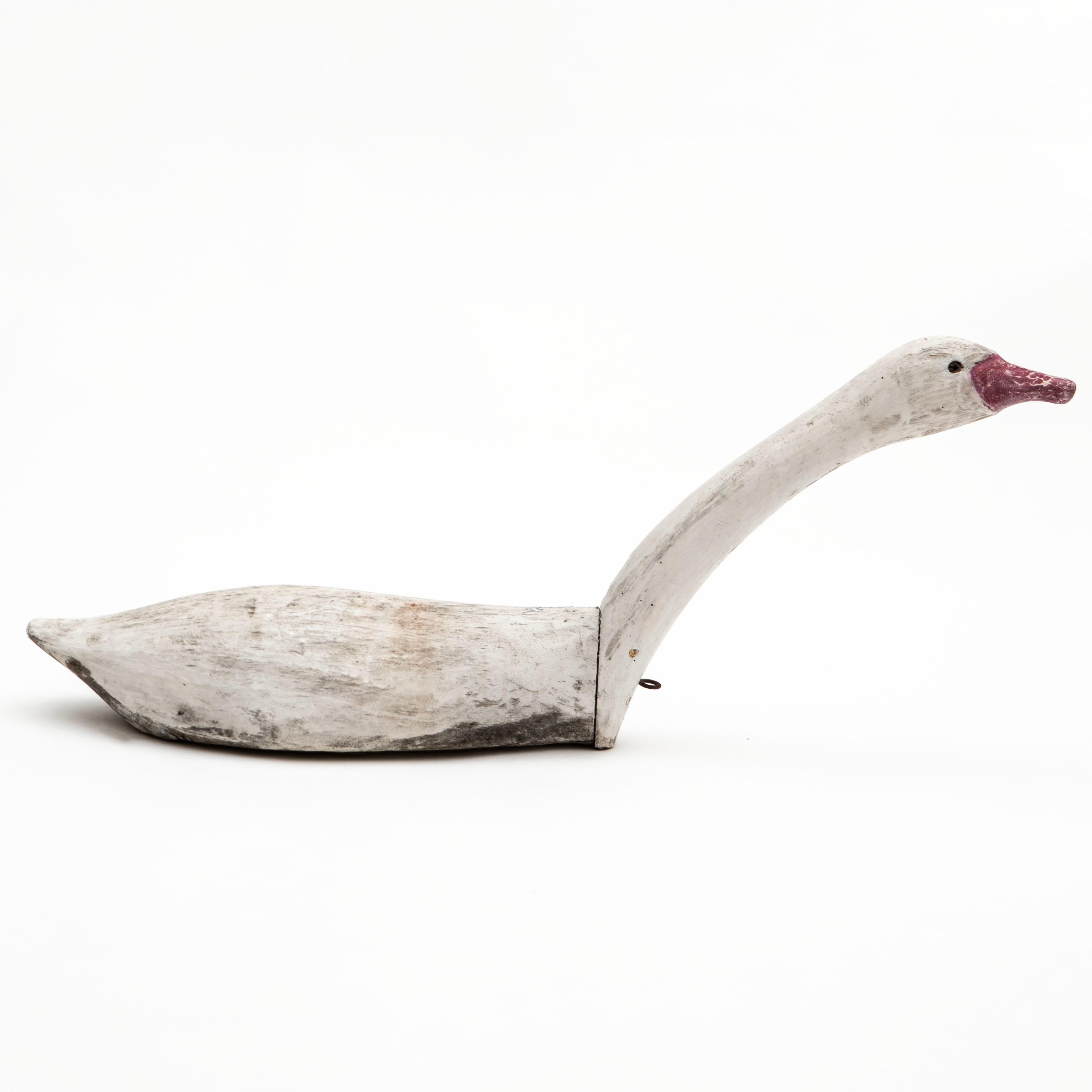 Large Hand-Carved Swan Decoy Sculpture In Good Condition For Sale In Kastrup, DK