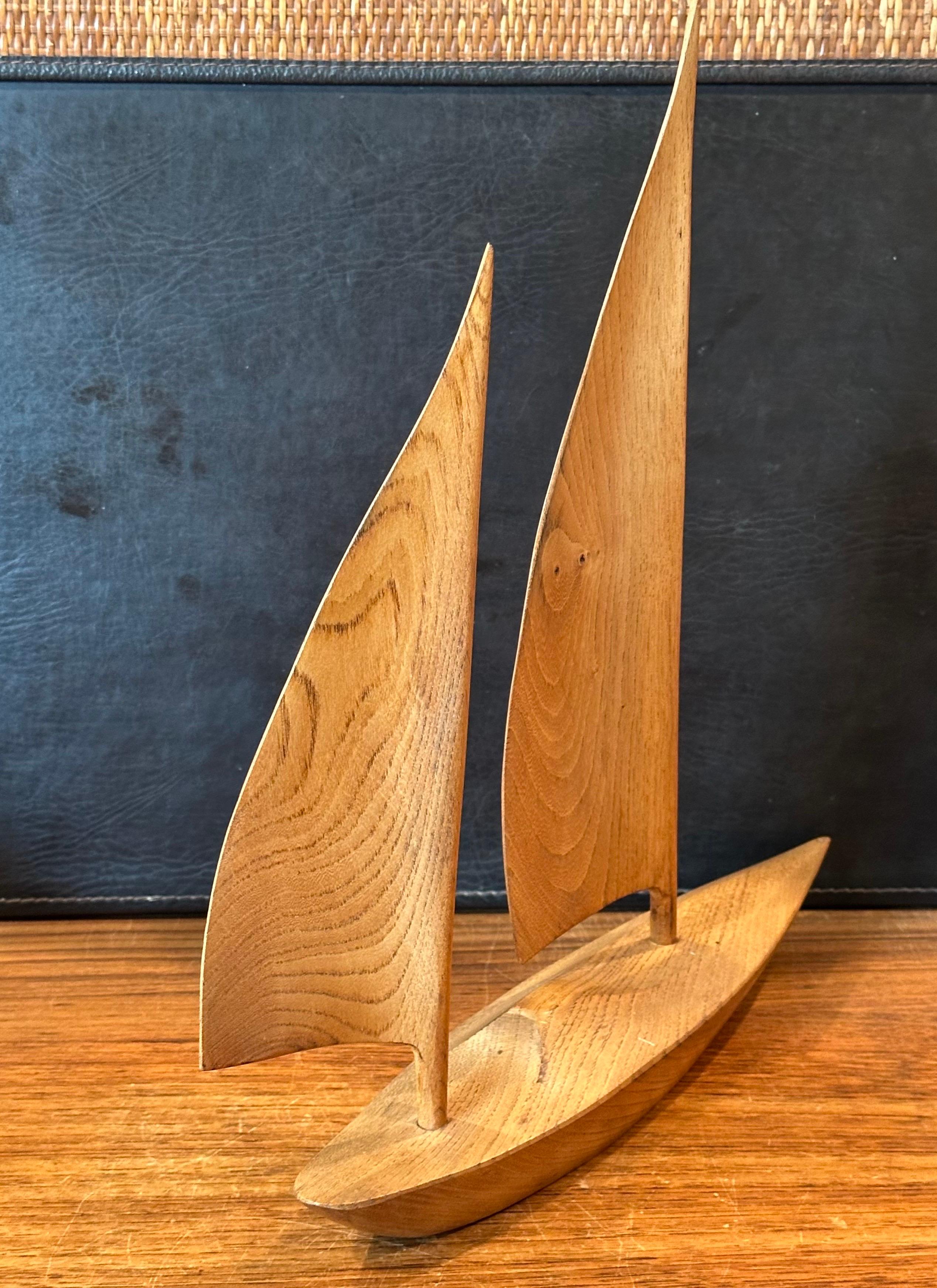 Large Hand Carved Teak Sailboat Sculpture - Signed in vendita 4