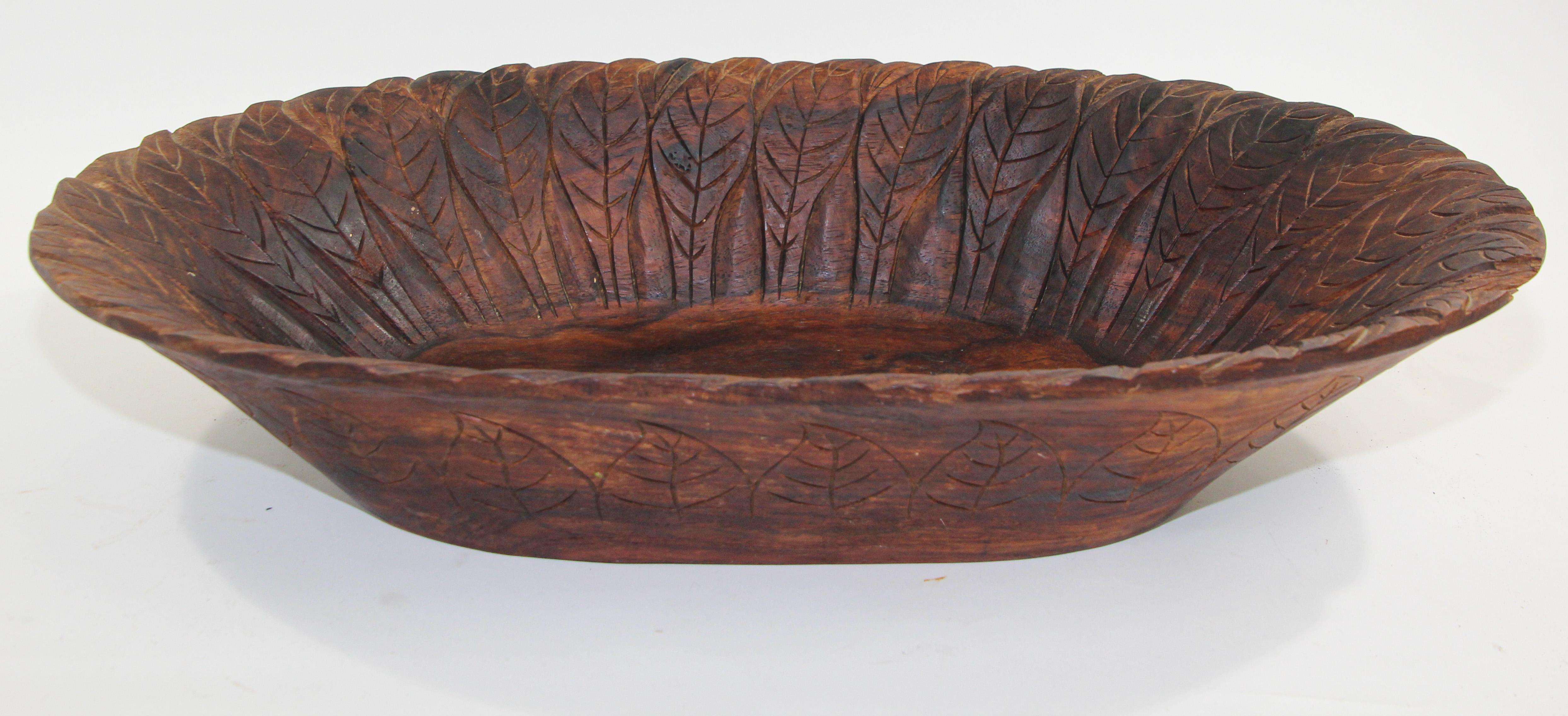 Large Hand-Carved Tribal Wooden Bowl from the Batak of Sumatra For Sale 3