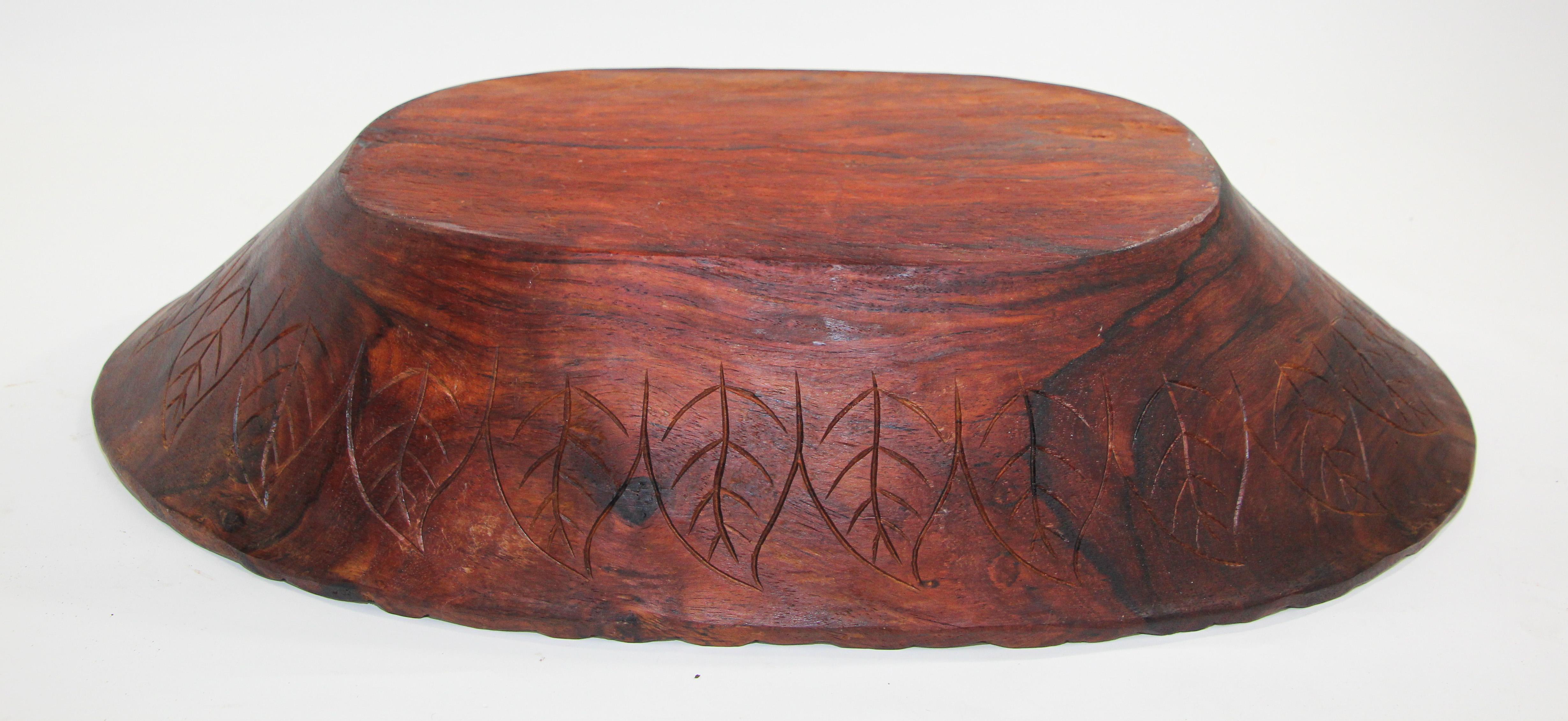 Large Hand-Carved Tribal Wooden Bowl from the Batak of Sumatra For Sale 4