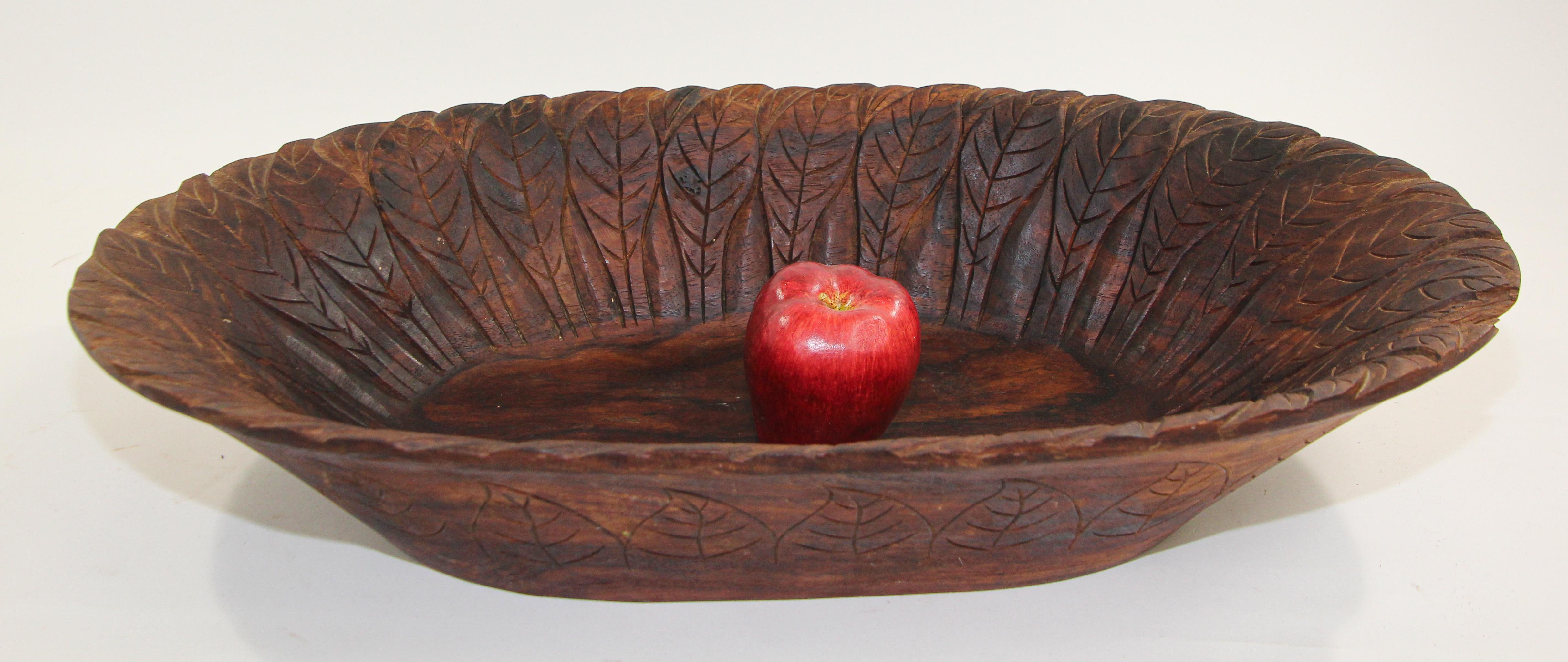 Large Hand-Carved Tribal Wooden Bowl from the Batak of Sumatra For Sale 5