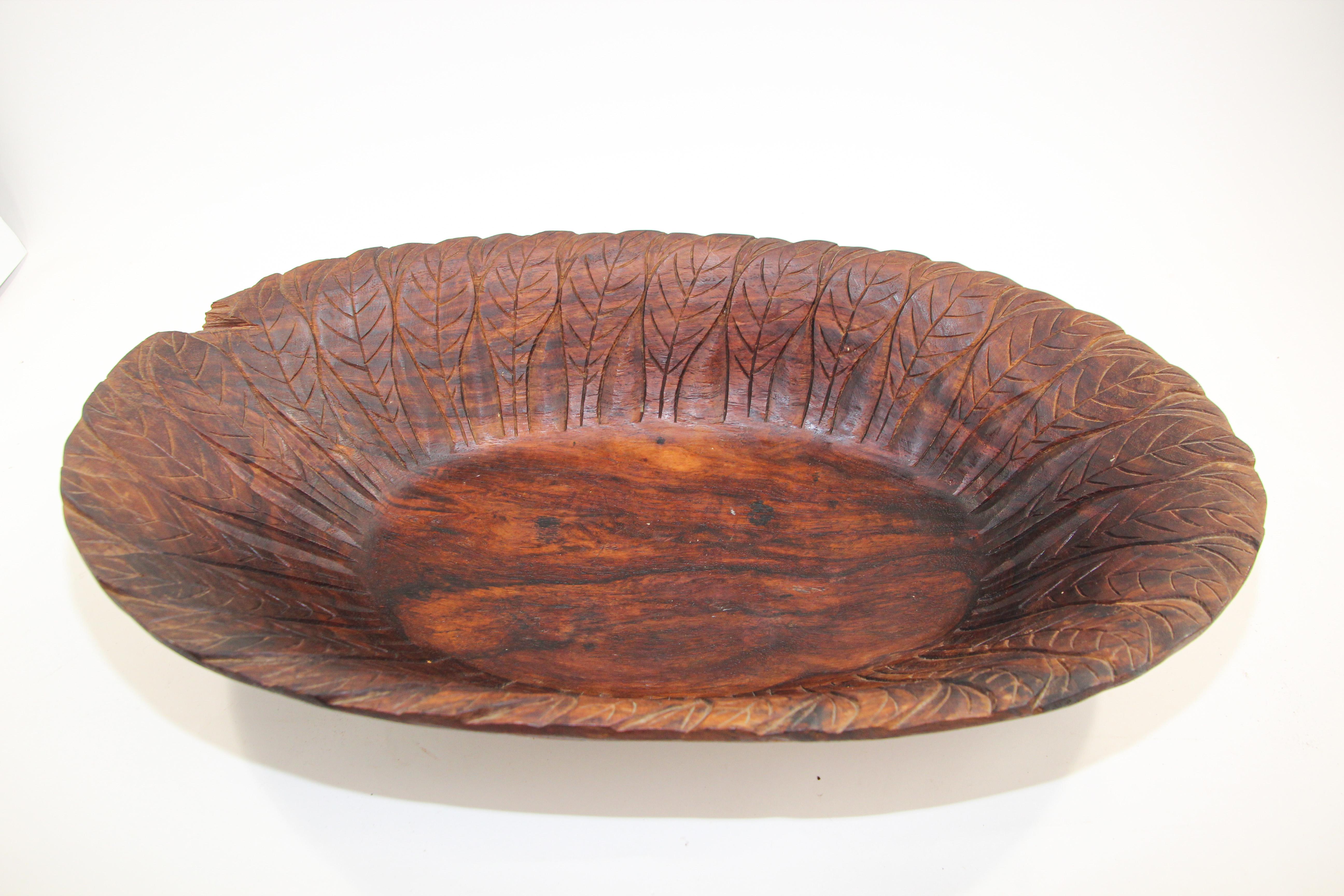 Large beautiful and sustainable hand carved wooden bowl with gorgeous leaf design from the Batak of Sumatra, mid-20th century.
Scaramanga's bowls are authentic old hand carved wooden bowls with small marks, imperfections and variations in color,