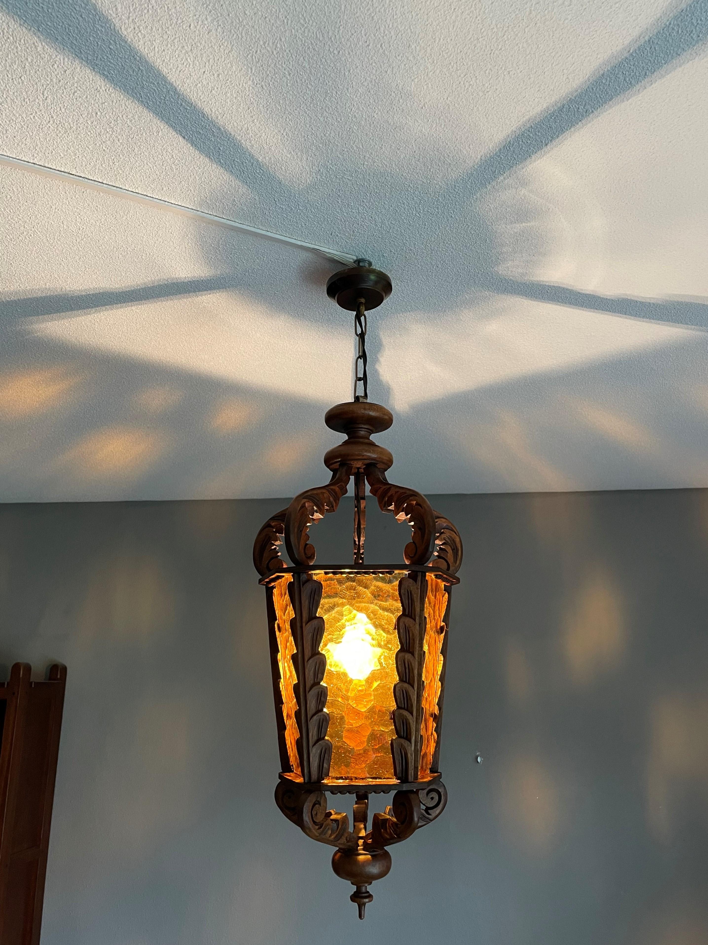 Large Hand Carved Vintage Wooden Pendant Light / Lantern with Amber Glass Panels In Excellent Condition For Sale In Lisse, NL