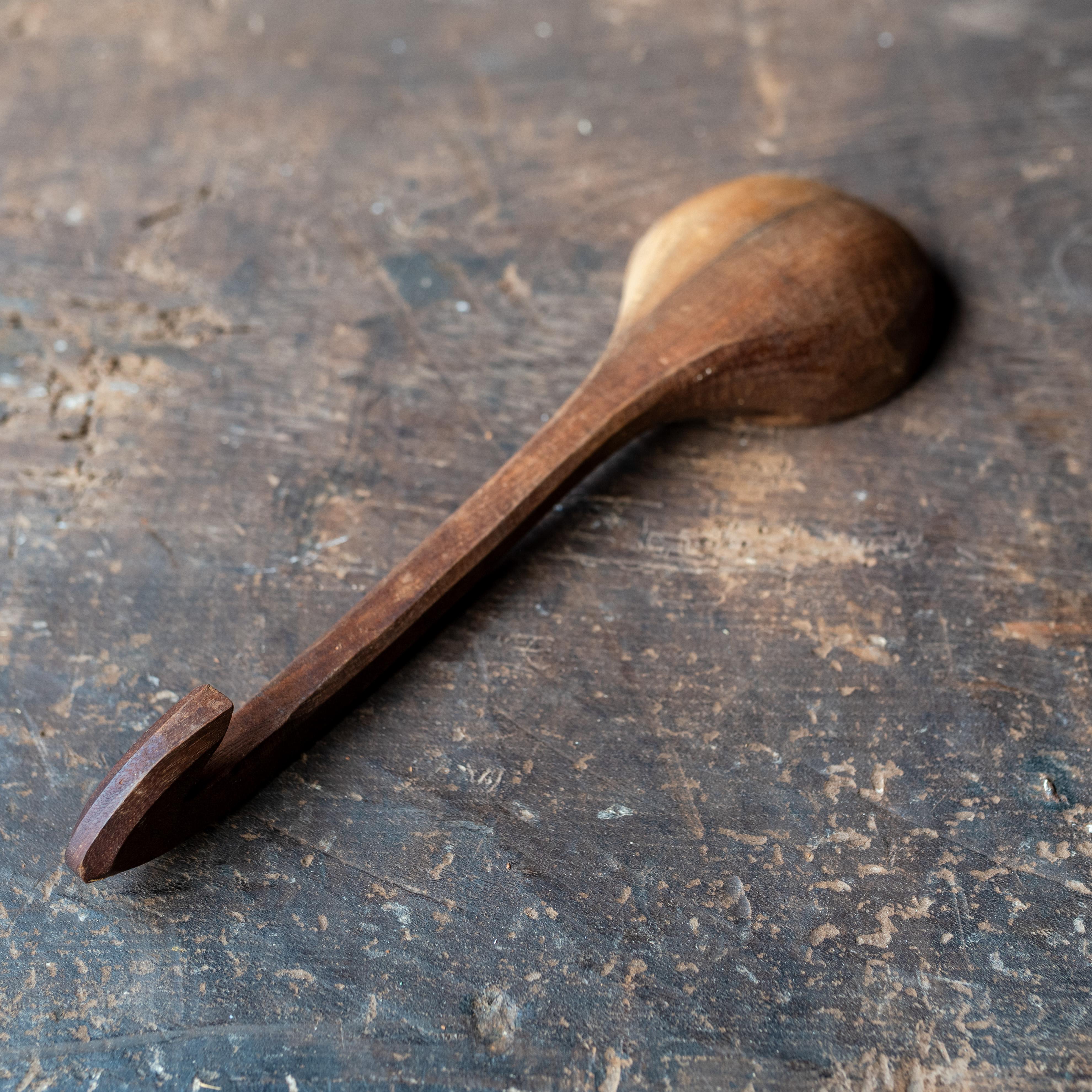 Cazo grande de madera tallada a mano,  Principios del siglo XX en venta 3