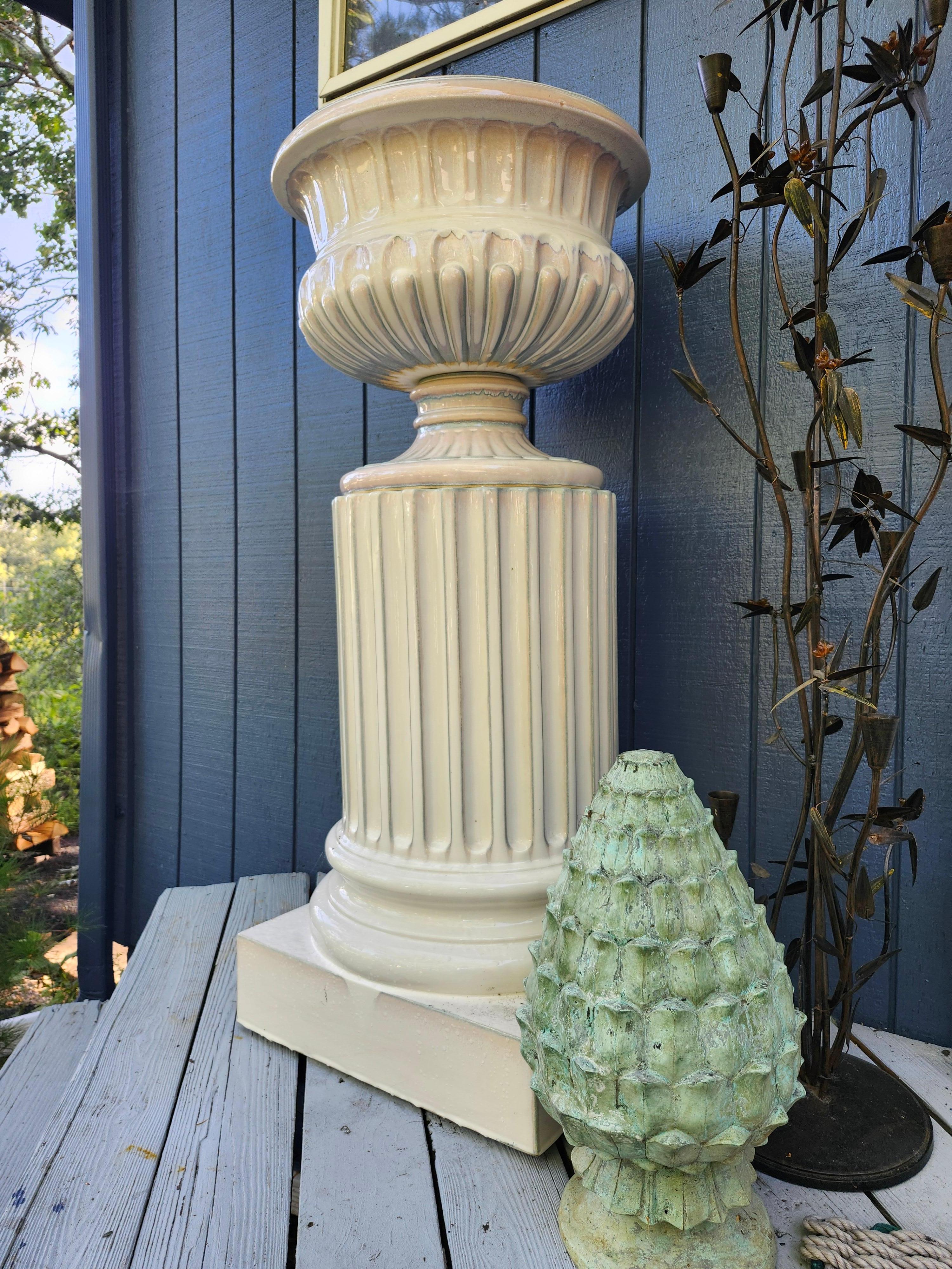 Jardinera Grande Artesanal de 2 Piezas de Terracota Esmaltada Blanca con Pedestal en venta 3