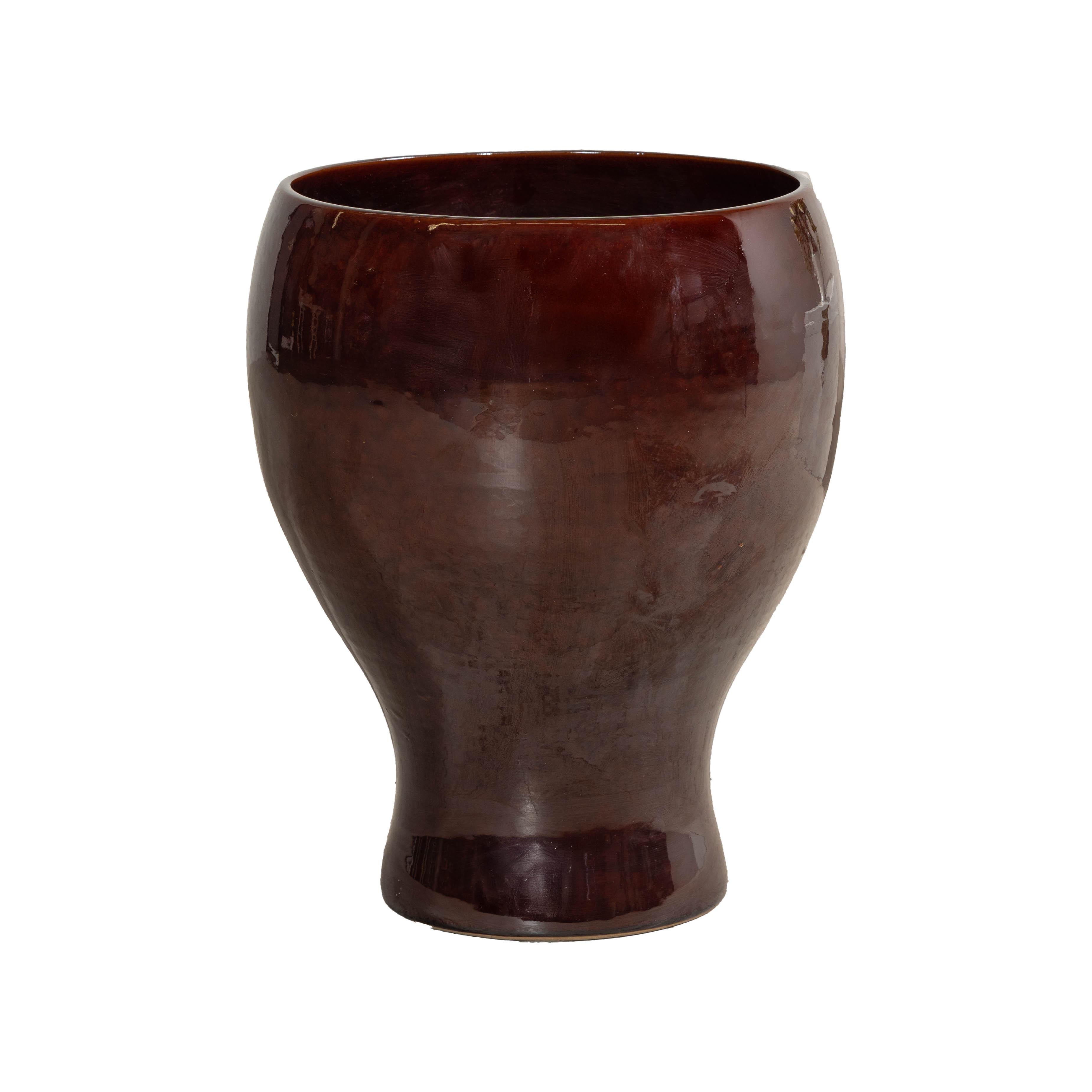 Grande vaso artigianale in ceramica con smalto marrone rossastro in vendita 8