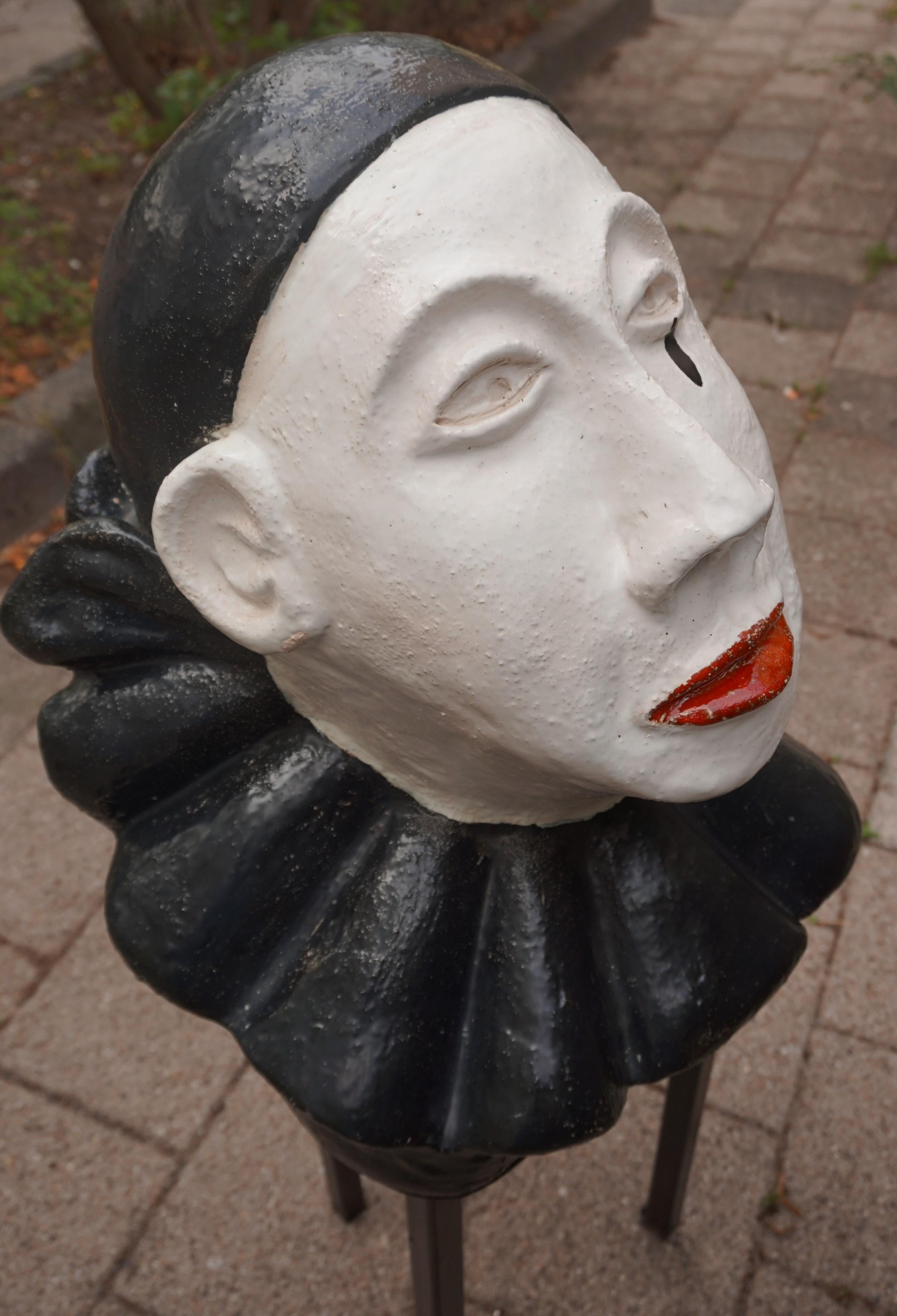 Large Handcrafted Glazed & Marked Midcentury Pierrot Bust / Pedrolino Sculpture In Excellent Condition For Sale In Lisse, NL