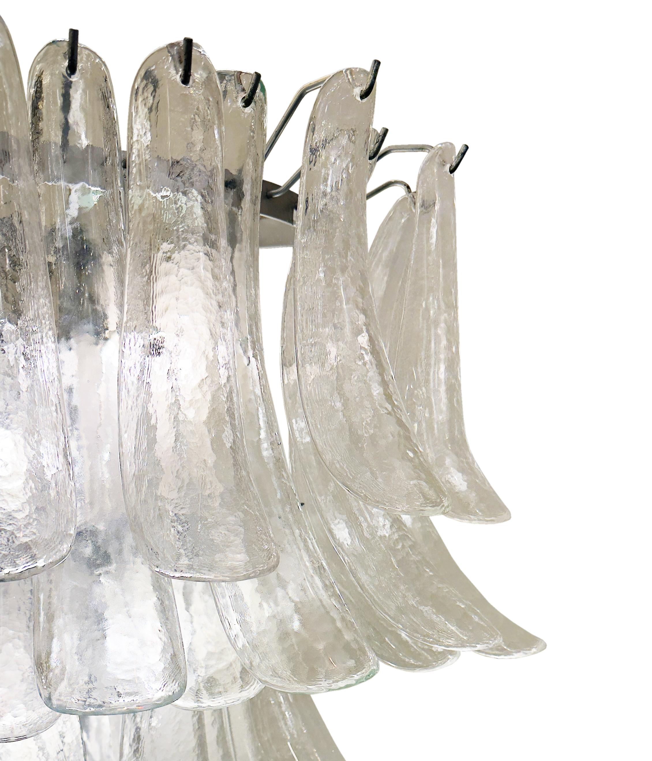 italien Grande paire d'appliques à pétales en cascade en verre clair de Murano, fabriquées à la main en vente