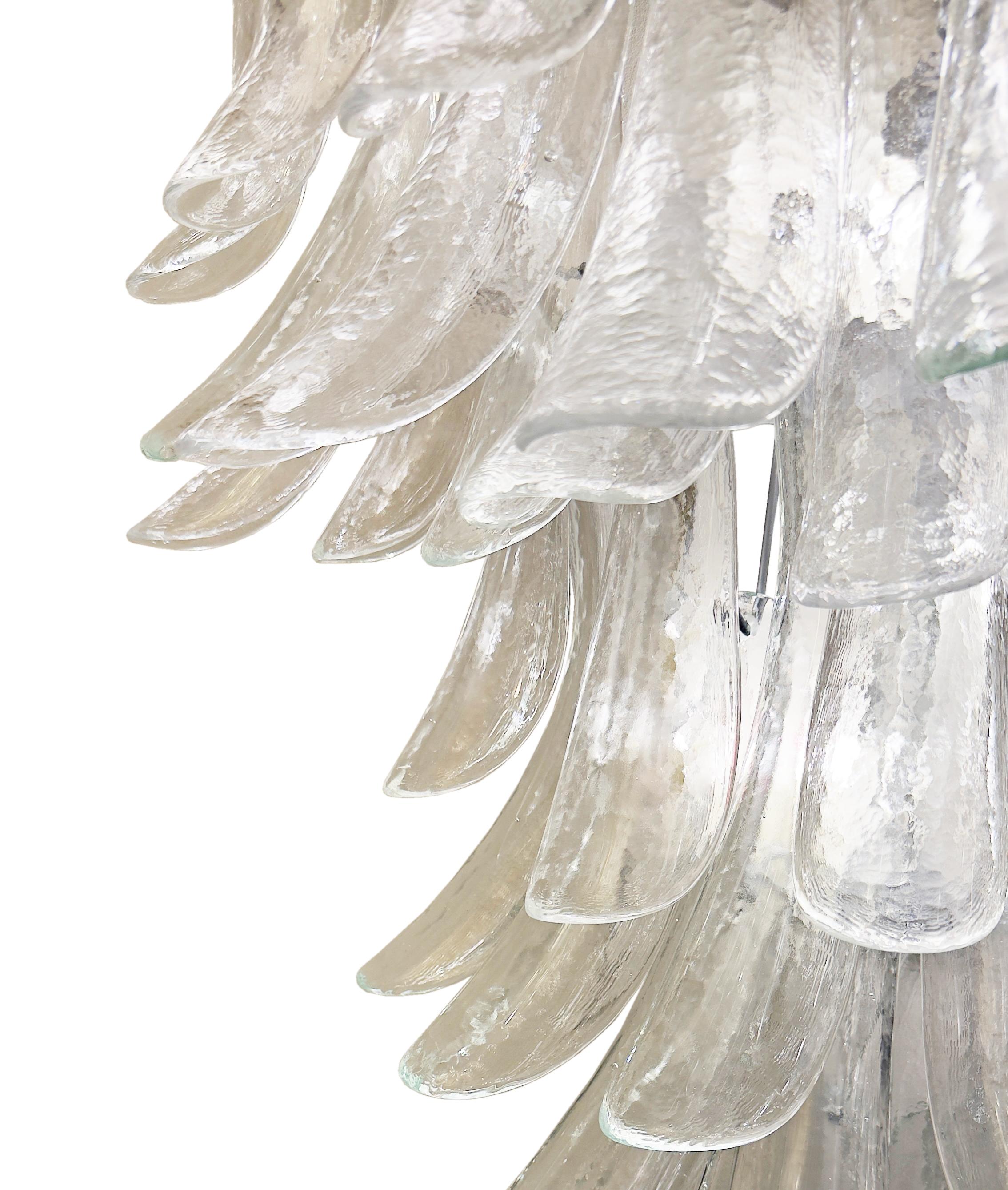 Grande paire d'appliques à pétales en cascade en verre clair de Murano, fabriquées à la main Excellent état - En vente à New York, NY