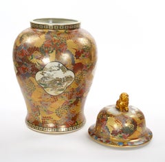 Urna grande decorata a mano di Meiji Satsuma con cane Foo