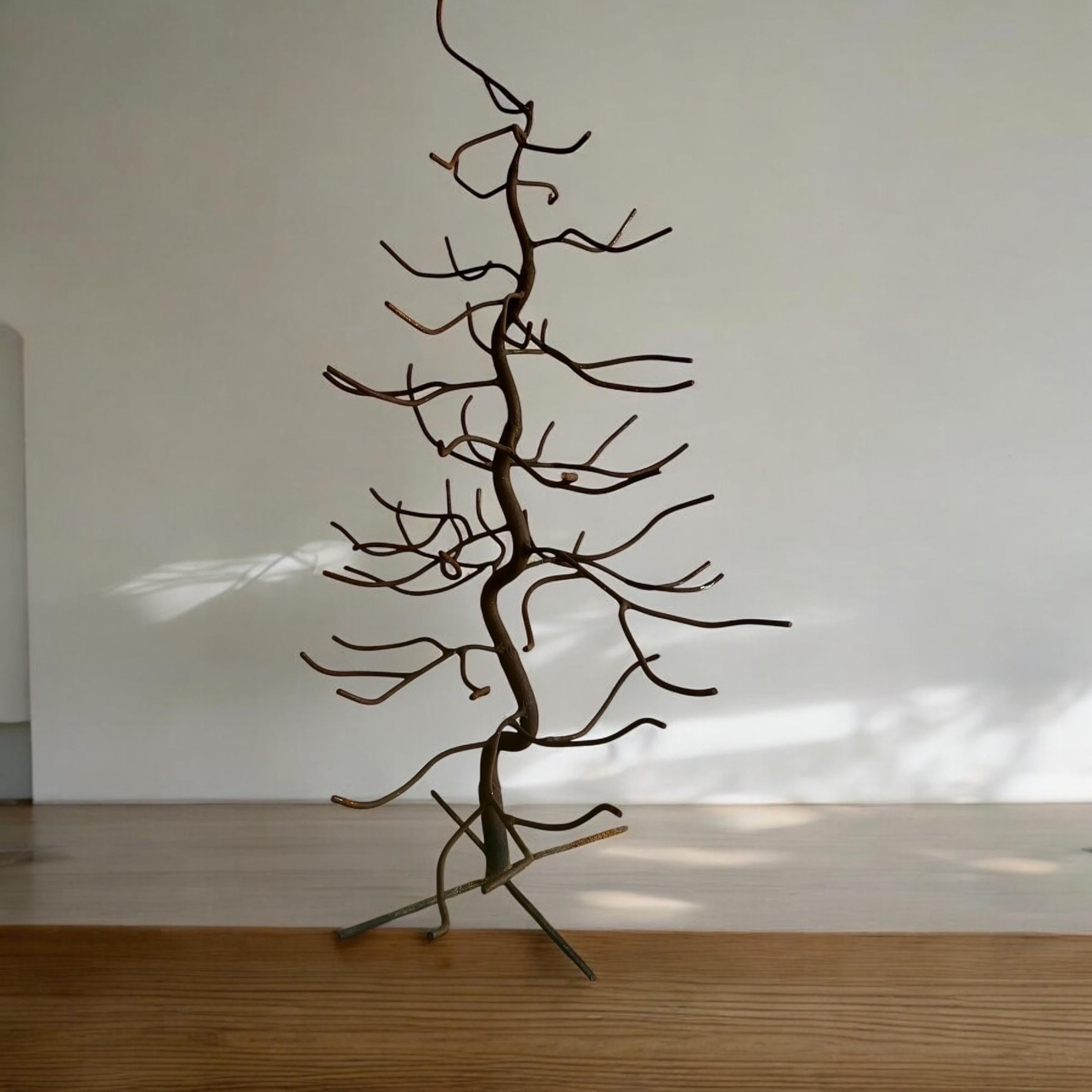 Organico moderno Grande scultura di albero da giardino in ferro forgiato a mano in vendita