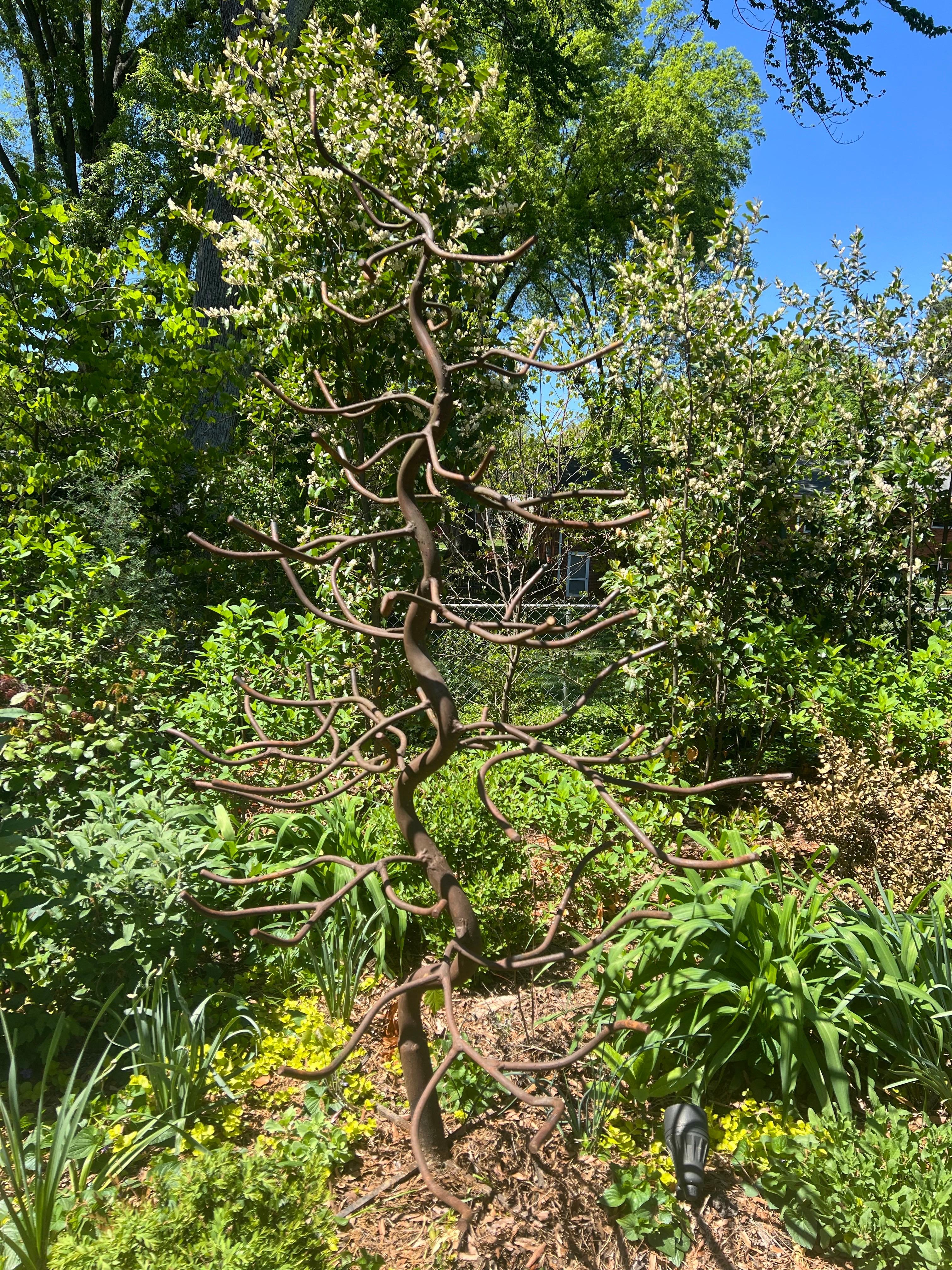 XX secolo Grande scultura di albero da giardino in ferro forgiato a mano in vendita