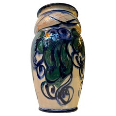 Gran jarrón Art Nouveau danés esmaltado a mano por Danico, años 20
