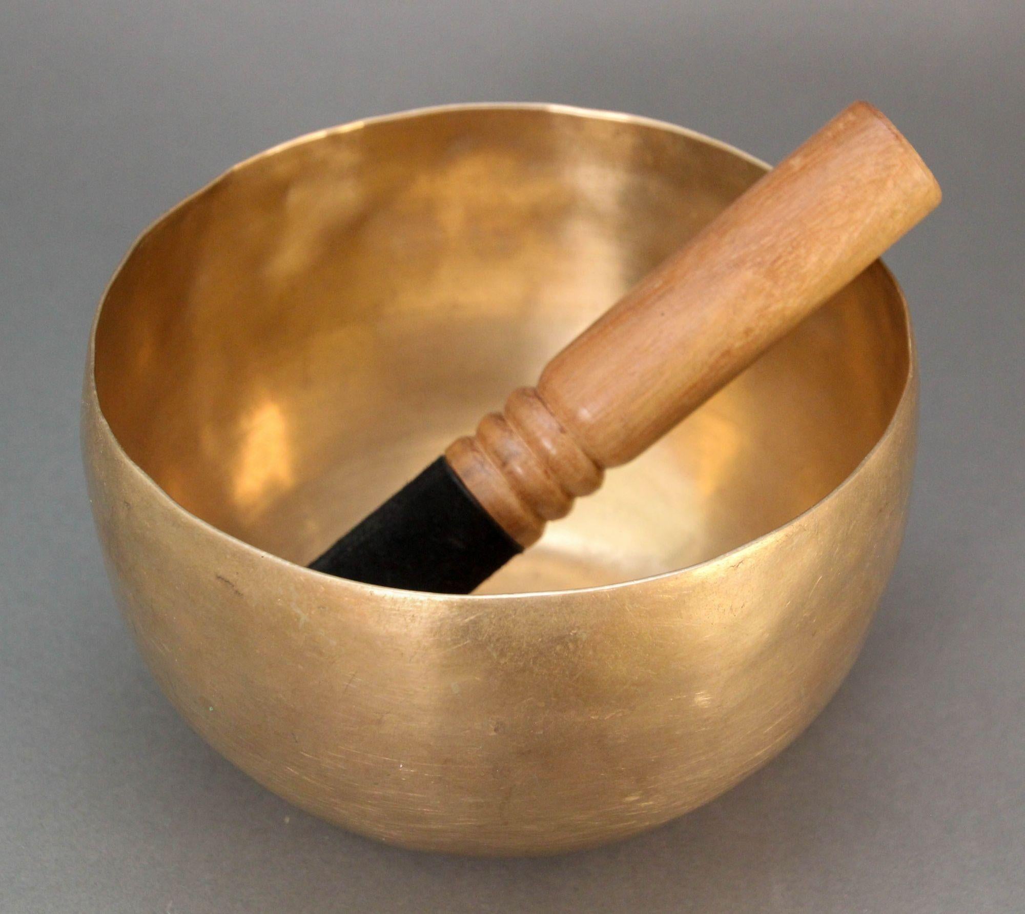 Large Hand-Hammered Brass Singing Bowl Nepal 1950s For Sale 4