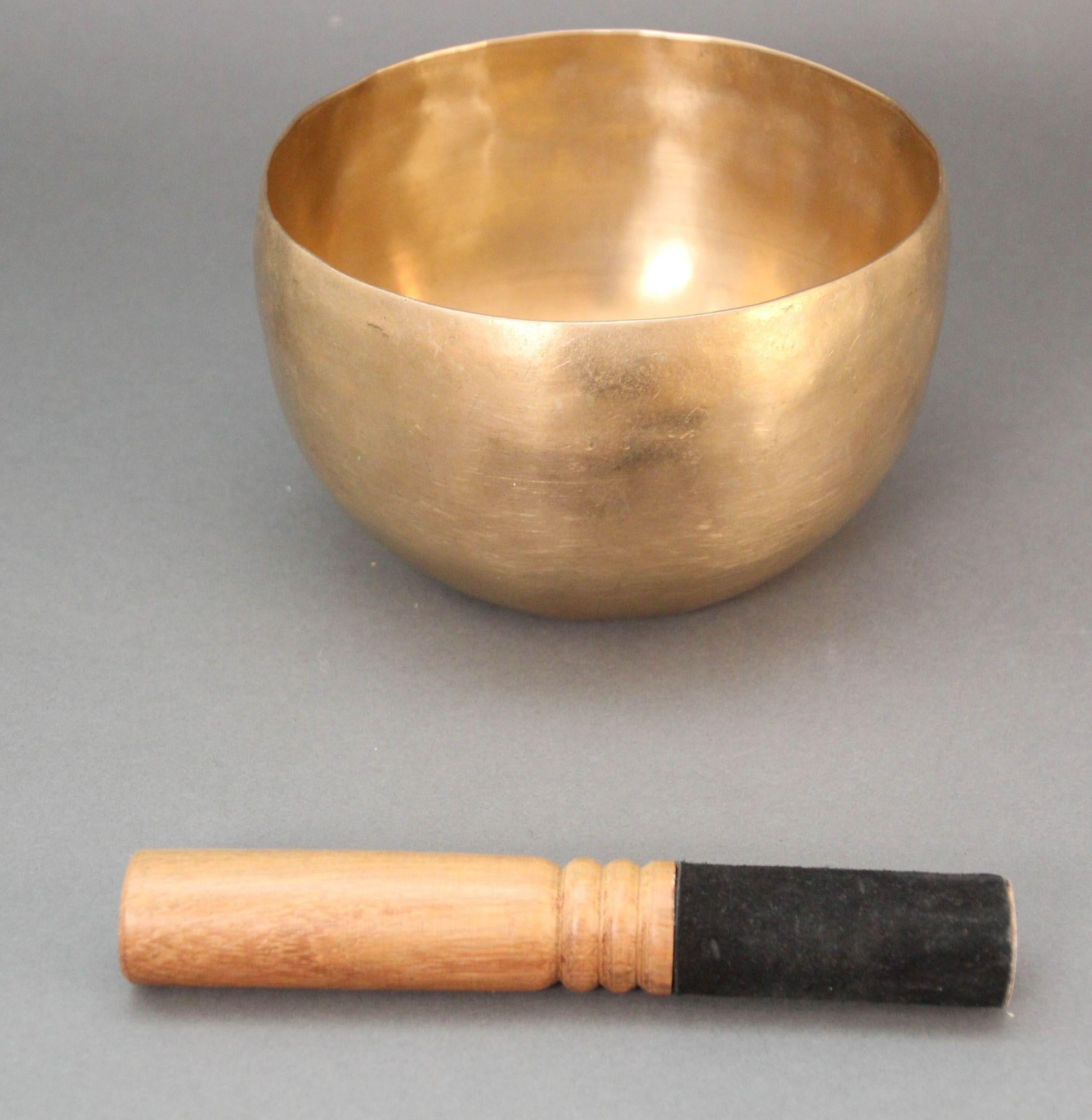 Large Hand-Hammered Brass Singing Bowl Nepal 1950s For Sale 2