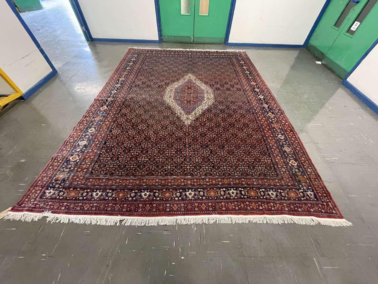 Großer handgeknüpfter kurdischer Bidjar-Teppich, Westasien, Rostwolle Wohnzimmerteppich (Hollywood Regency) im Angebot