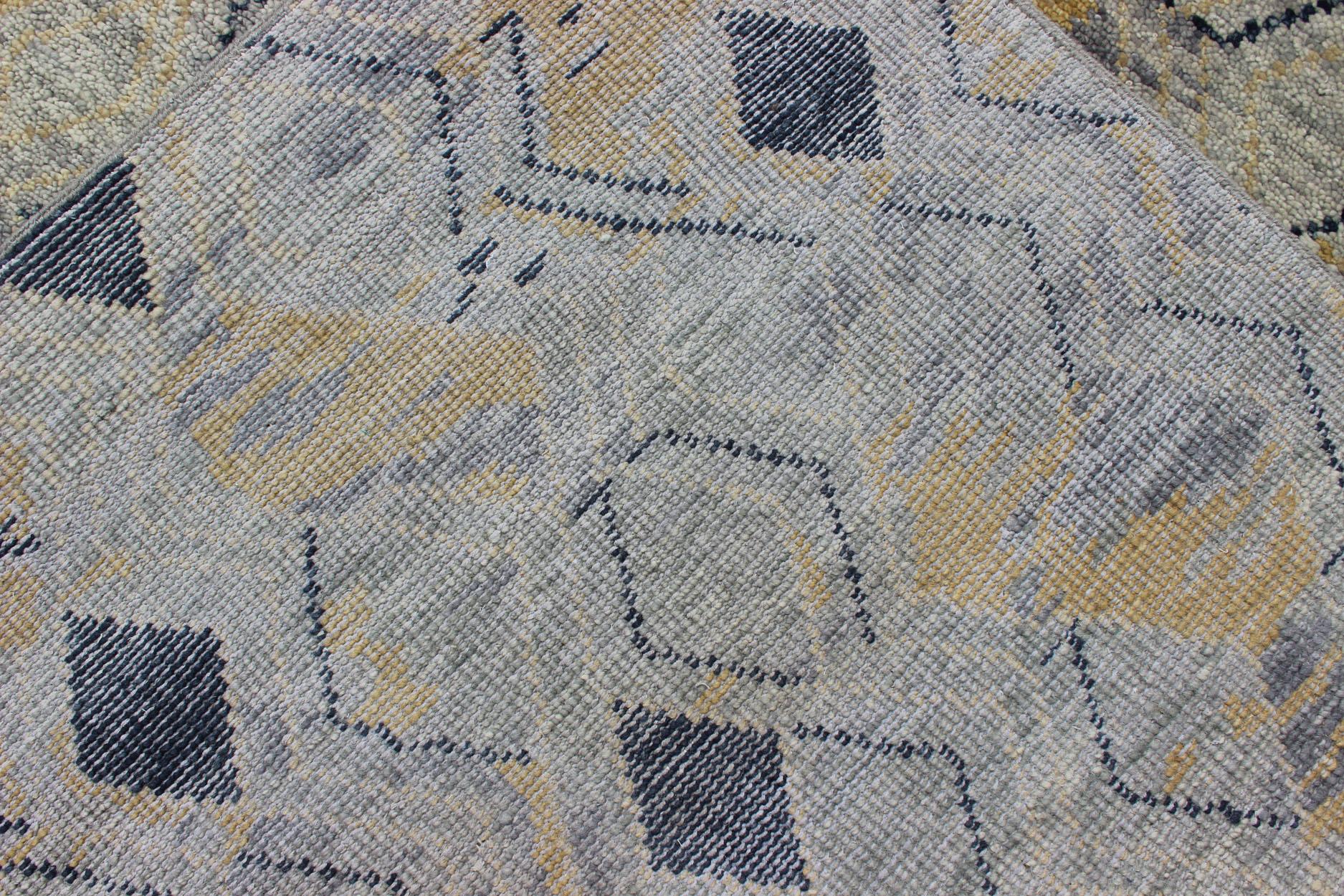 Large Hand Knotted Wool Modern Rug With Diamond Design in Yellow and Blue For Sale 7