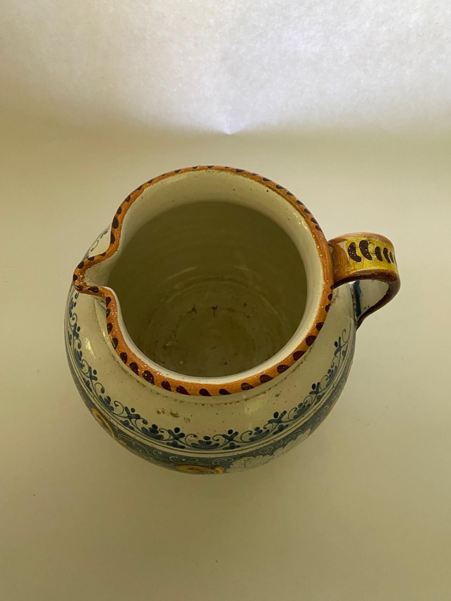 Grande brocca/pentola di maiolica del XIX secolo dipinta a mano. in vendita 1