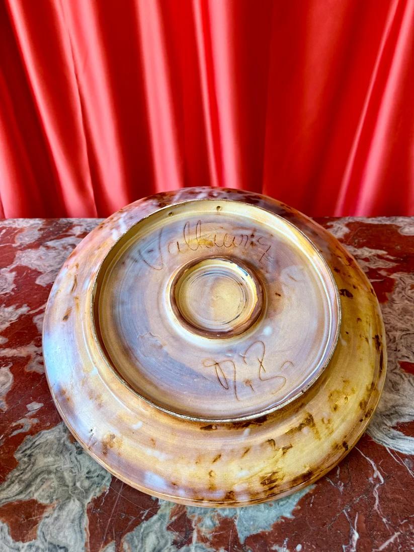 Dipinto a mano Grande piatto in ceramica dipinto a mano di Monique Brunner, circa anni '50 in vendita