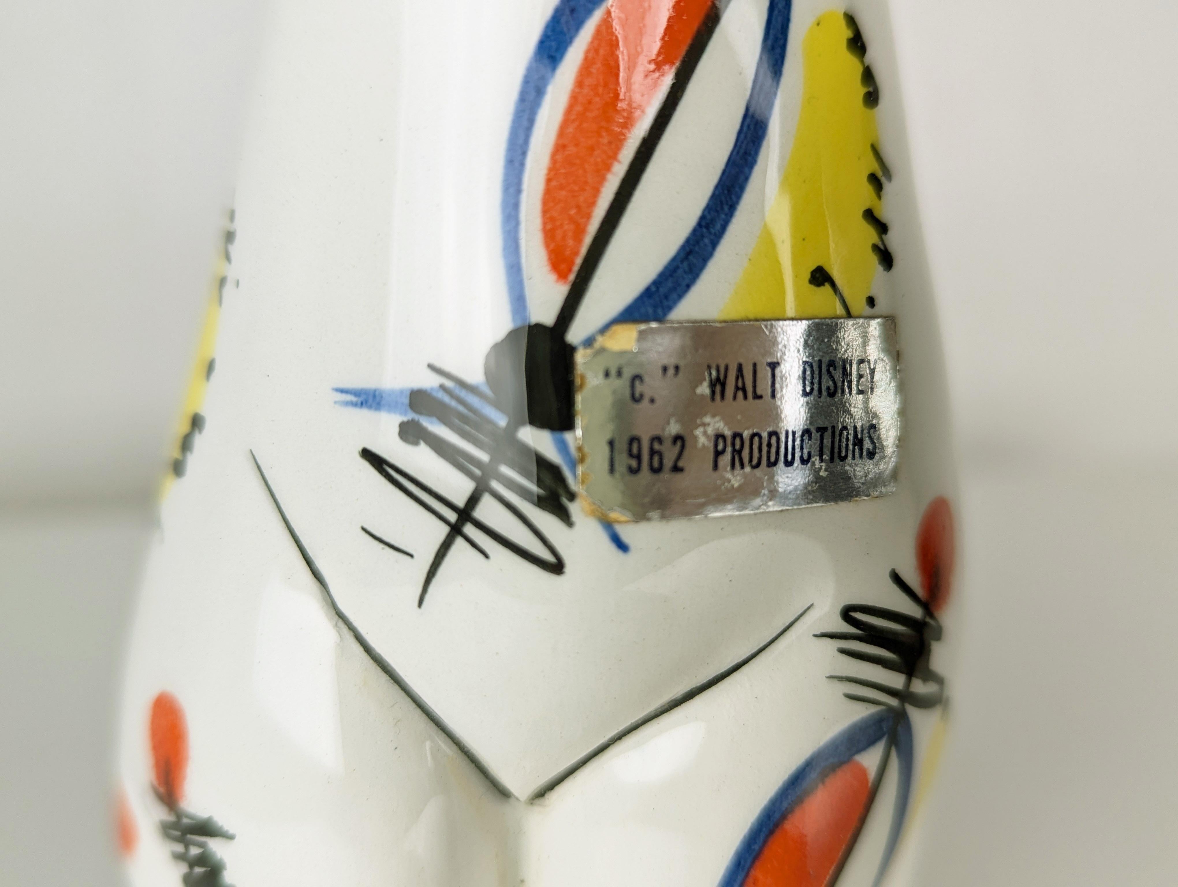 Gran figura de conejo de cerámica pintada a mano para Walt Disney, 1962 Moderno de mediados de siglo en venta