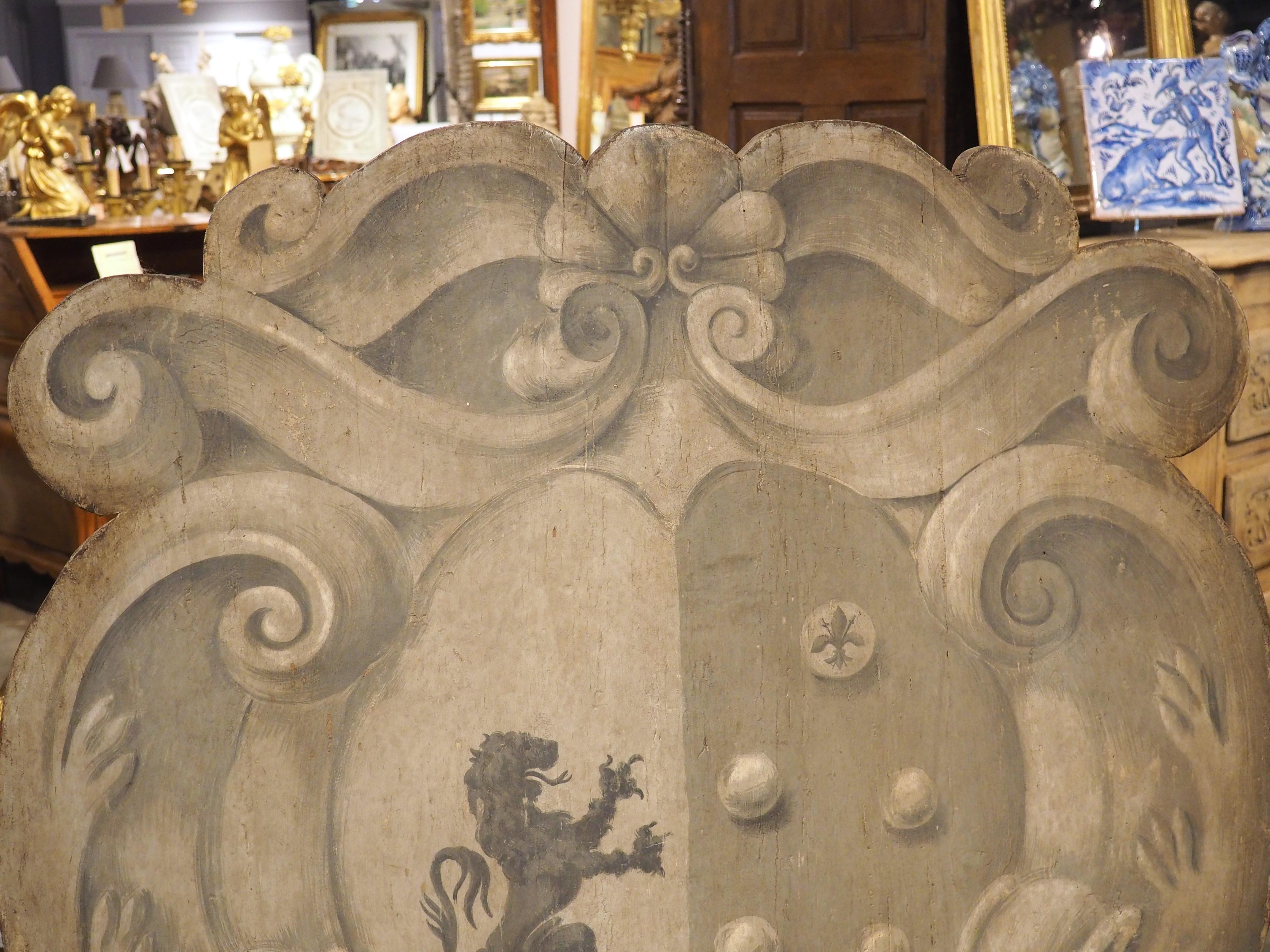 Large Hand Painted Curved Wooden Stemma Plaque from Florence, Italy, H-57 1/4 In Good Condition In Dallas, TX