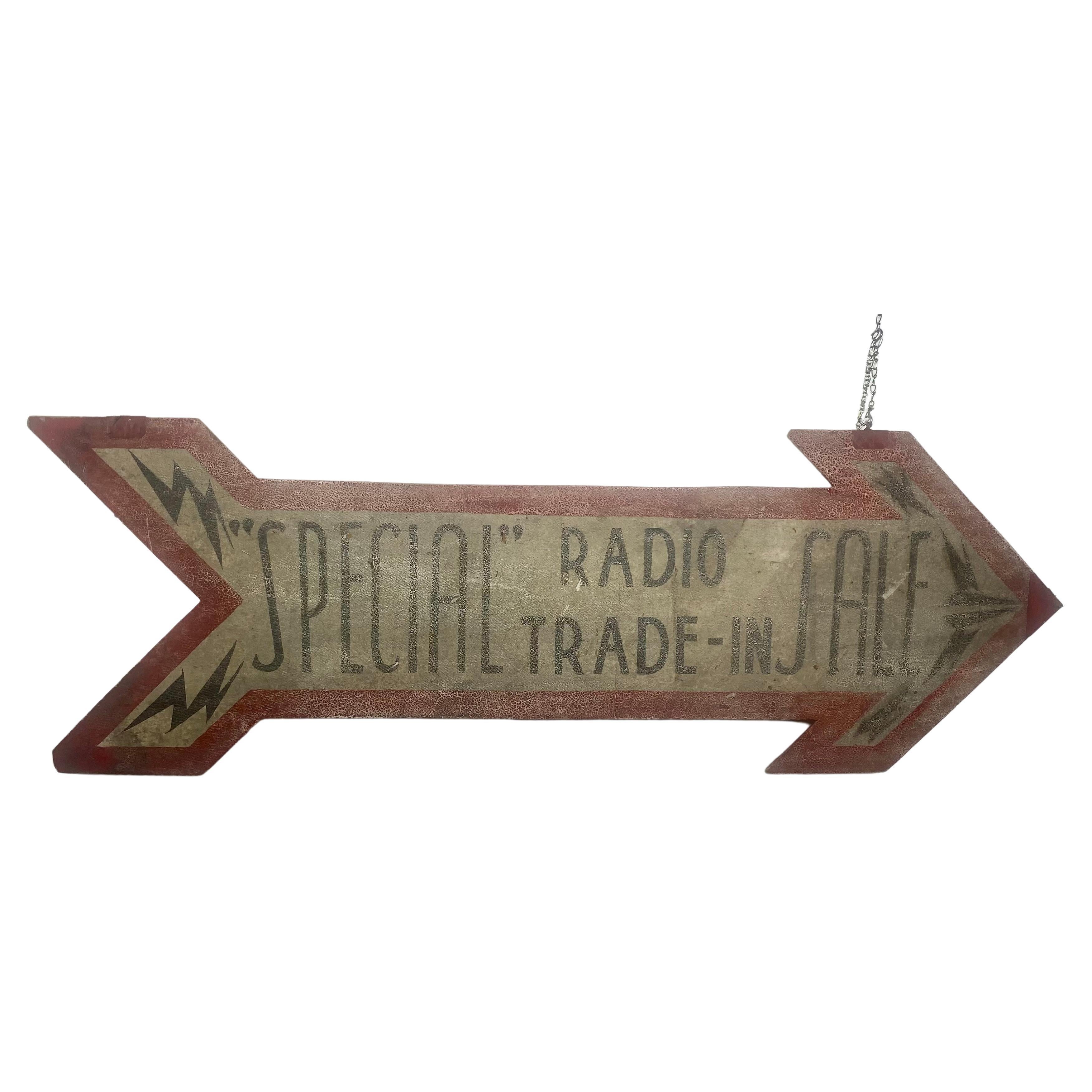 Grande enseigne de magasin peinte à la main avec une flèche double face "Radio Trade In" Folk Art Trade/Store Sign