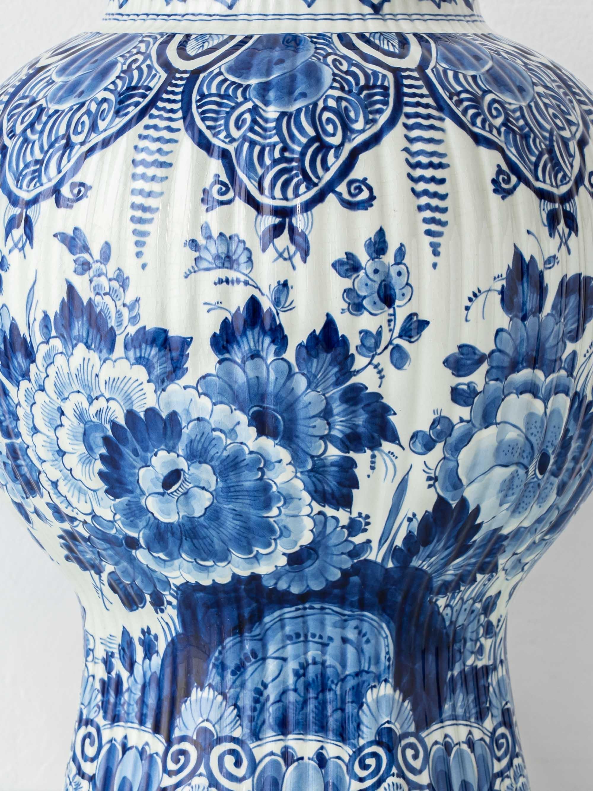 Large Hand-Painted Dutch Delft Blue and White Ceramic Peacock Table Lamp, 1961 For Sale 7