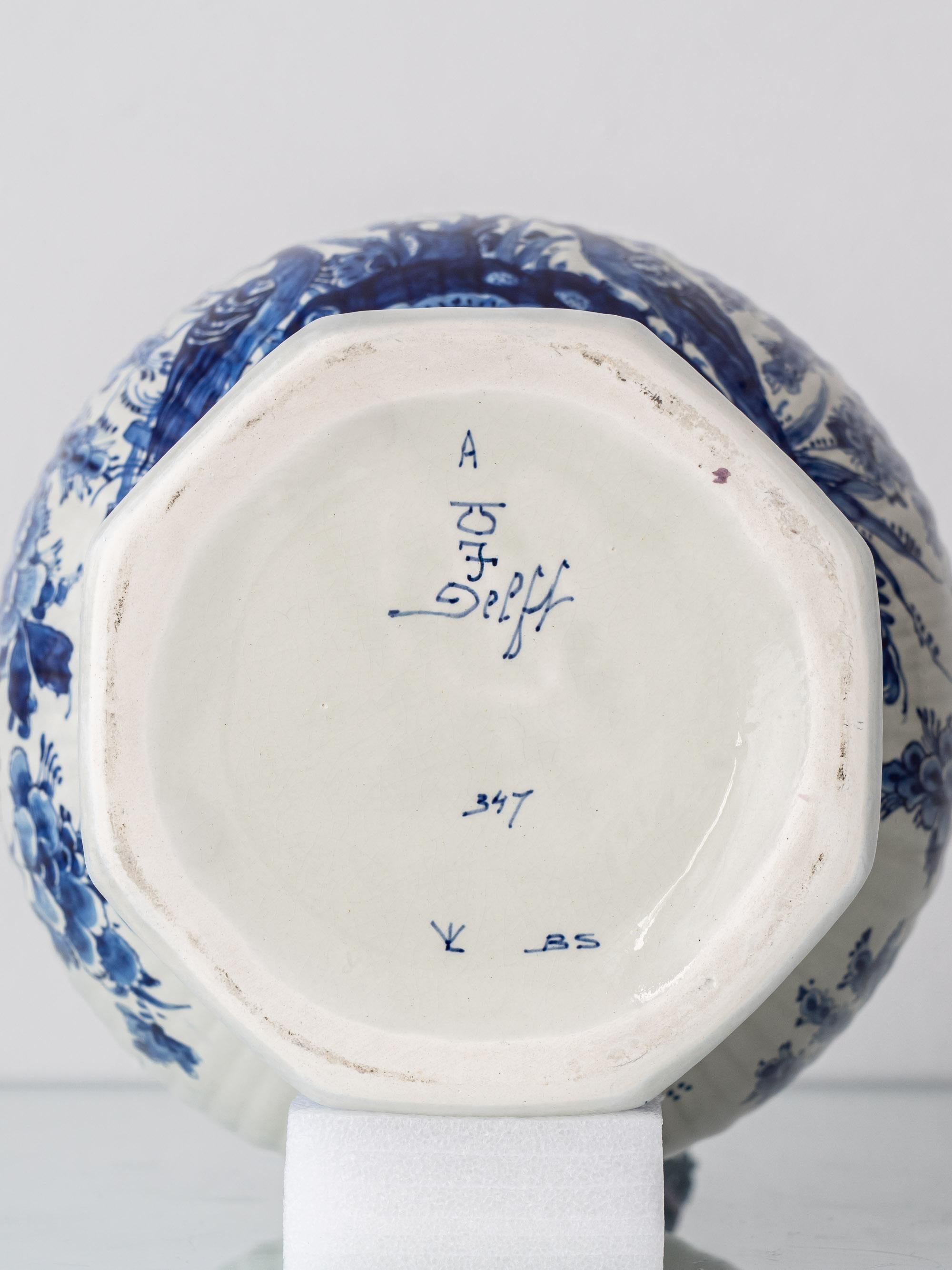 Grande lampe de table en céramique hollandaise Delft bleue et blanche peinte à la main, 1961 en vente 4