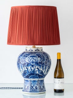 Grande lampada da tavolo in ceramica olandese Delft bianca e blu dipinta a mano, 1961